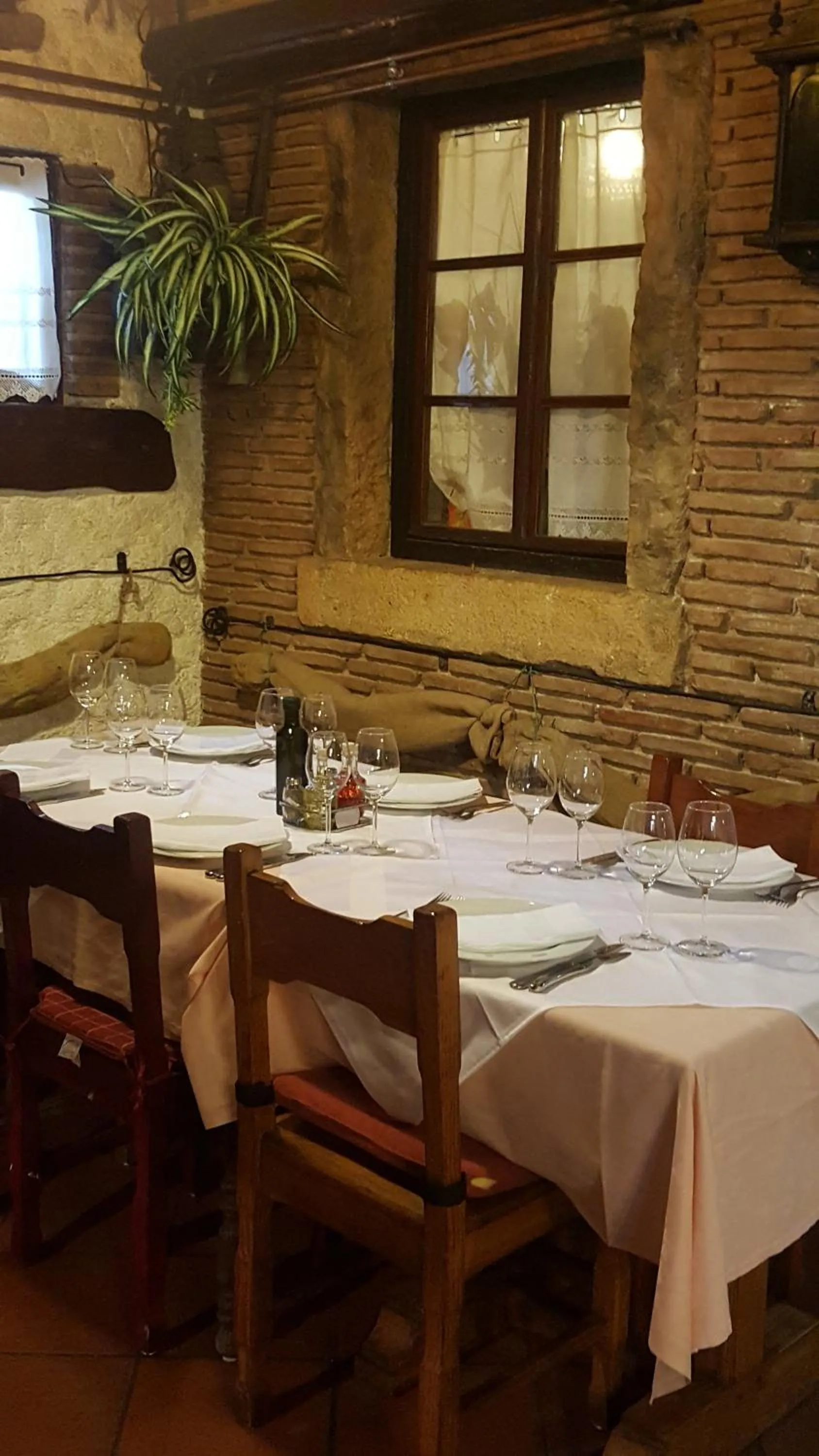 Restaurant/places to eat in Martina Guest house-Rooms