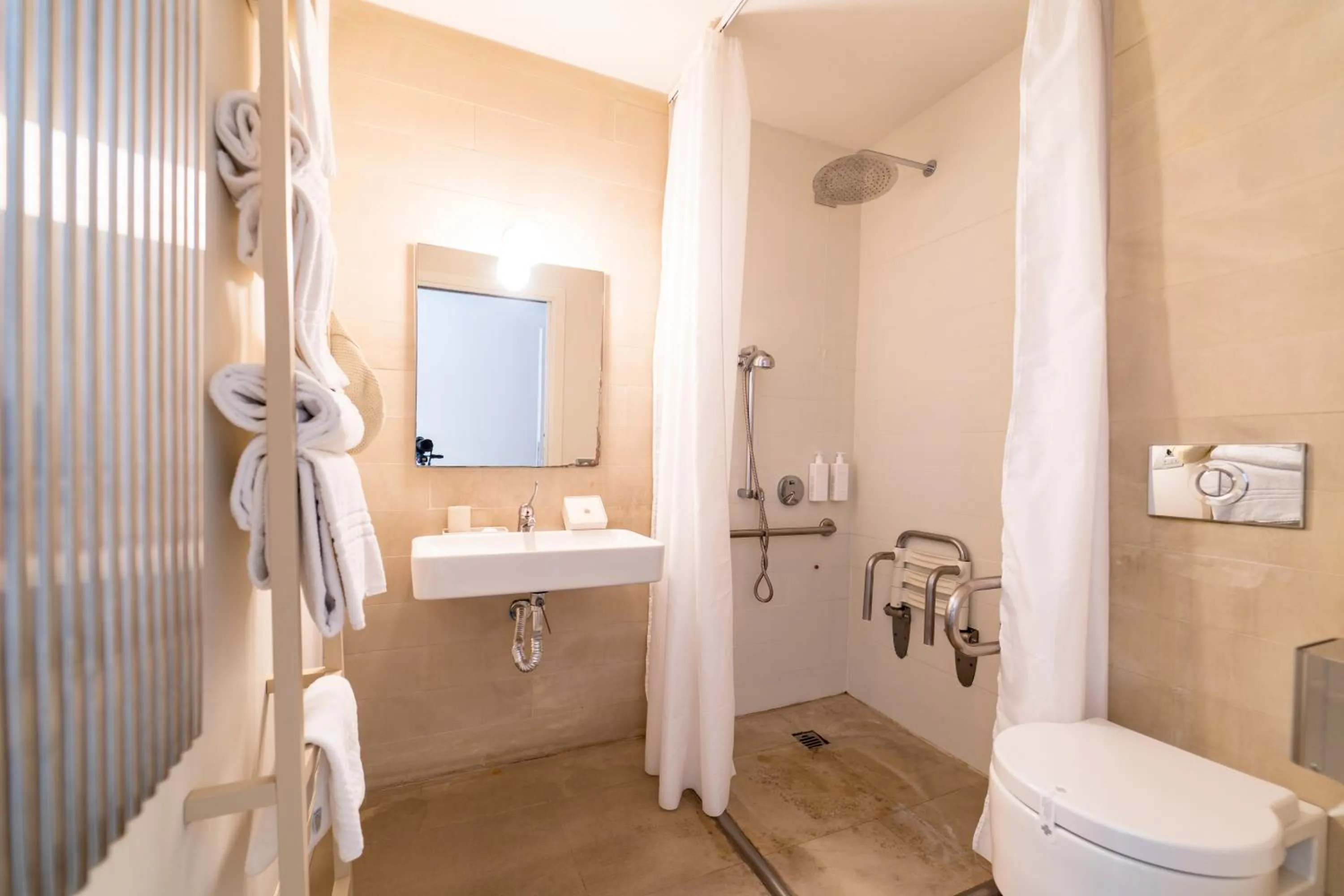 Shower in Shalai - Exclusive SPA and small gourmet hotel