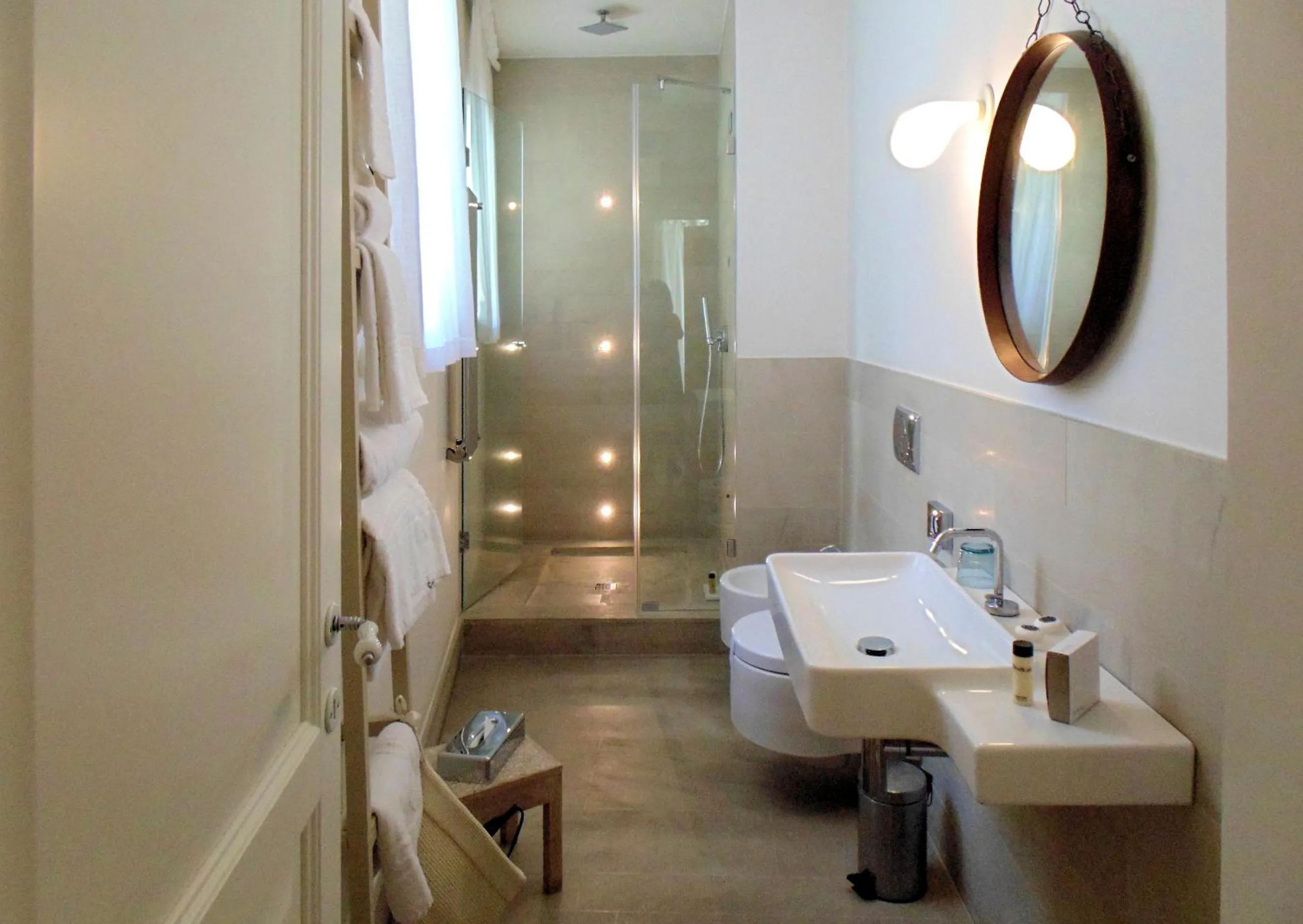 Shower in Shalai - Exclusive SPA and small gourmet hotel