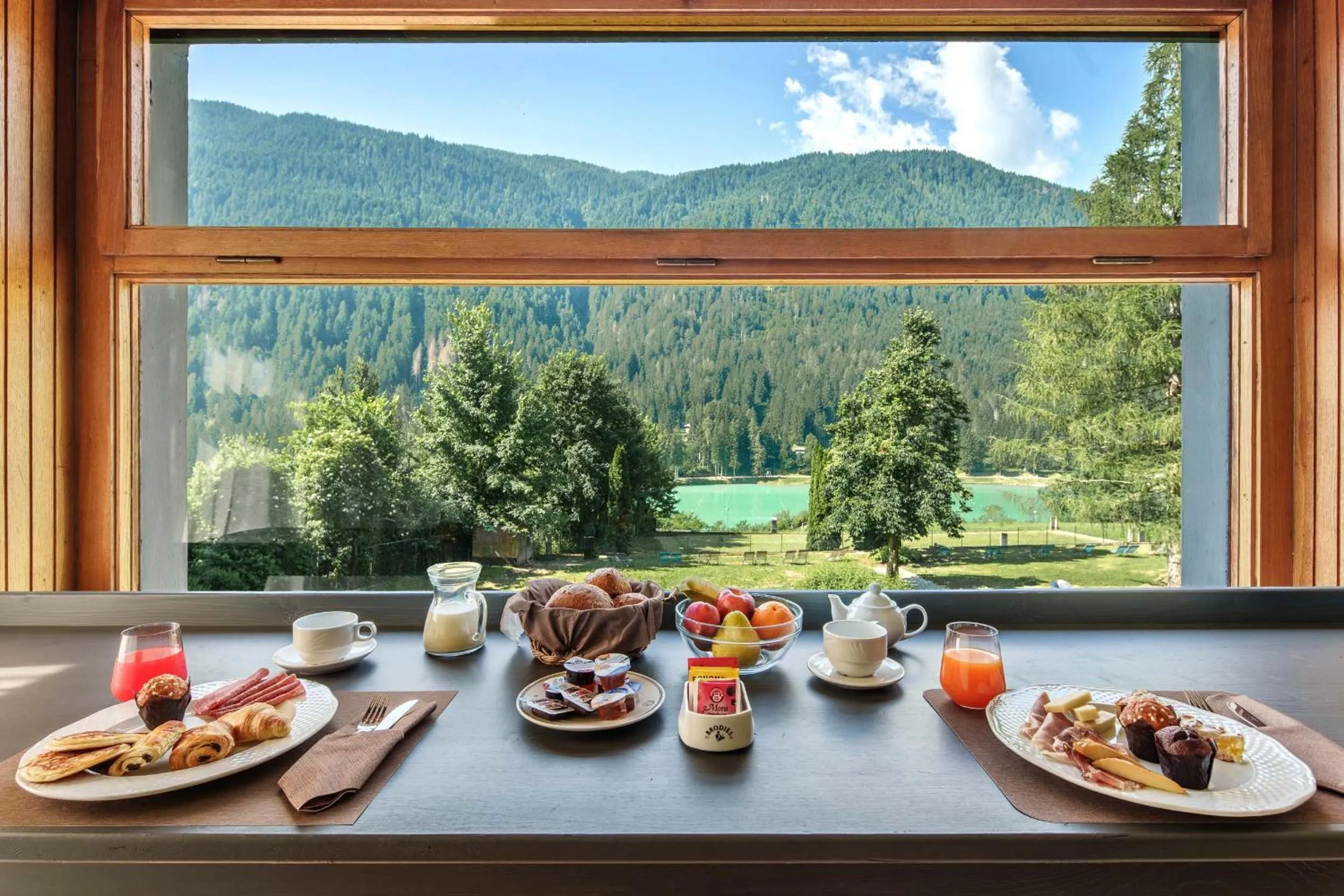 Breakfast in HOTEL AURONZO - outdoor basecamp
