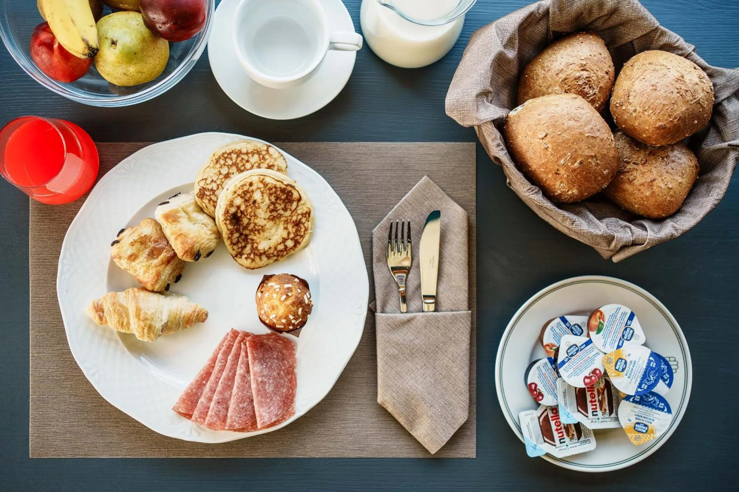 Breakfast in HOTEL AURONZO - outdoor basecamp