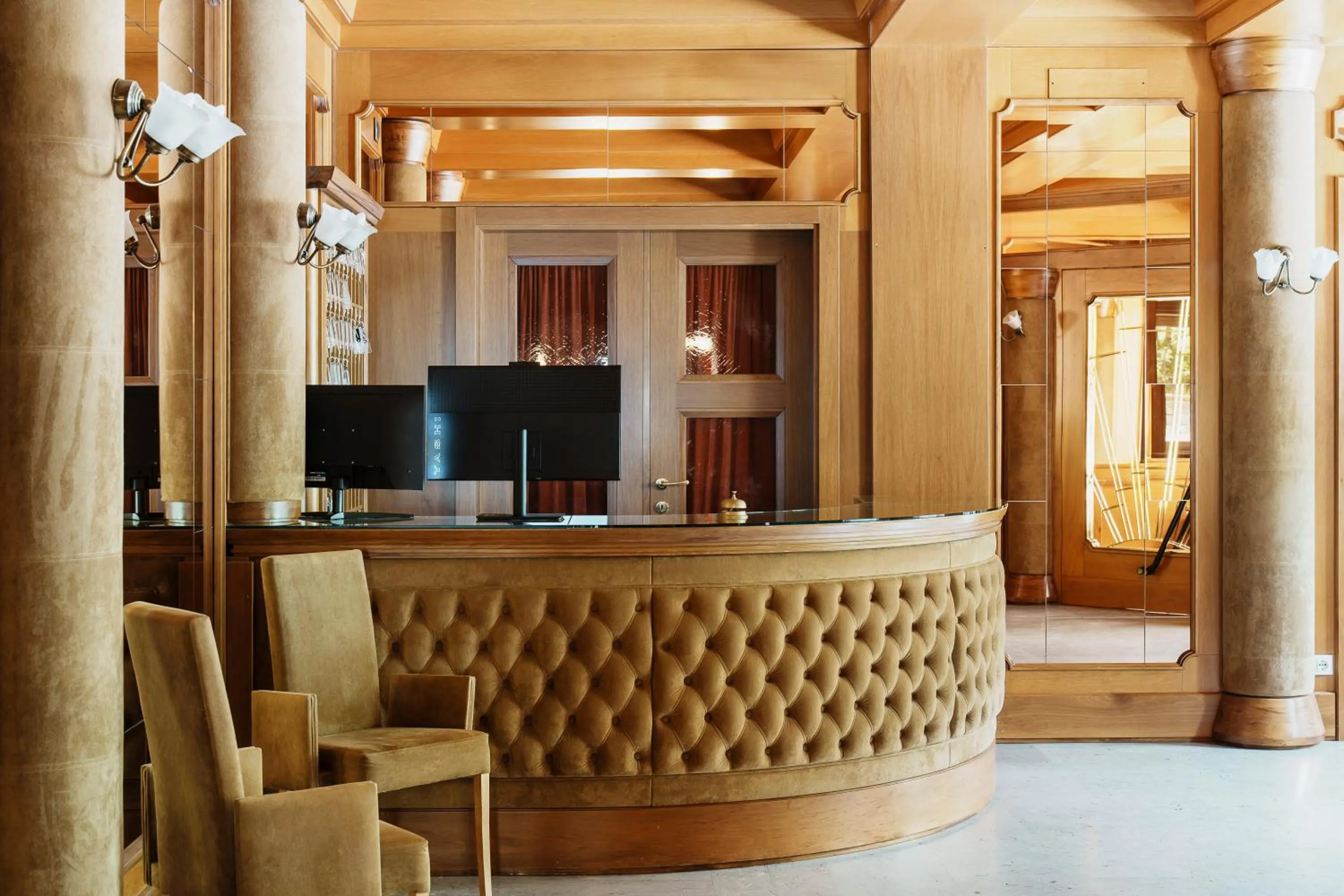 Lobby or reception in HOTEL AURONZO - outdoor basecamp