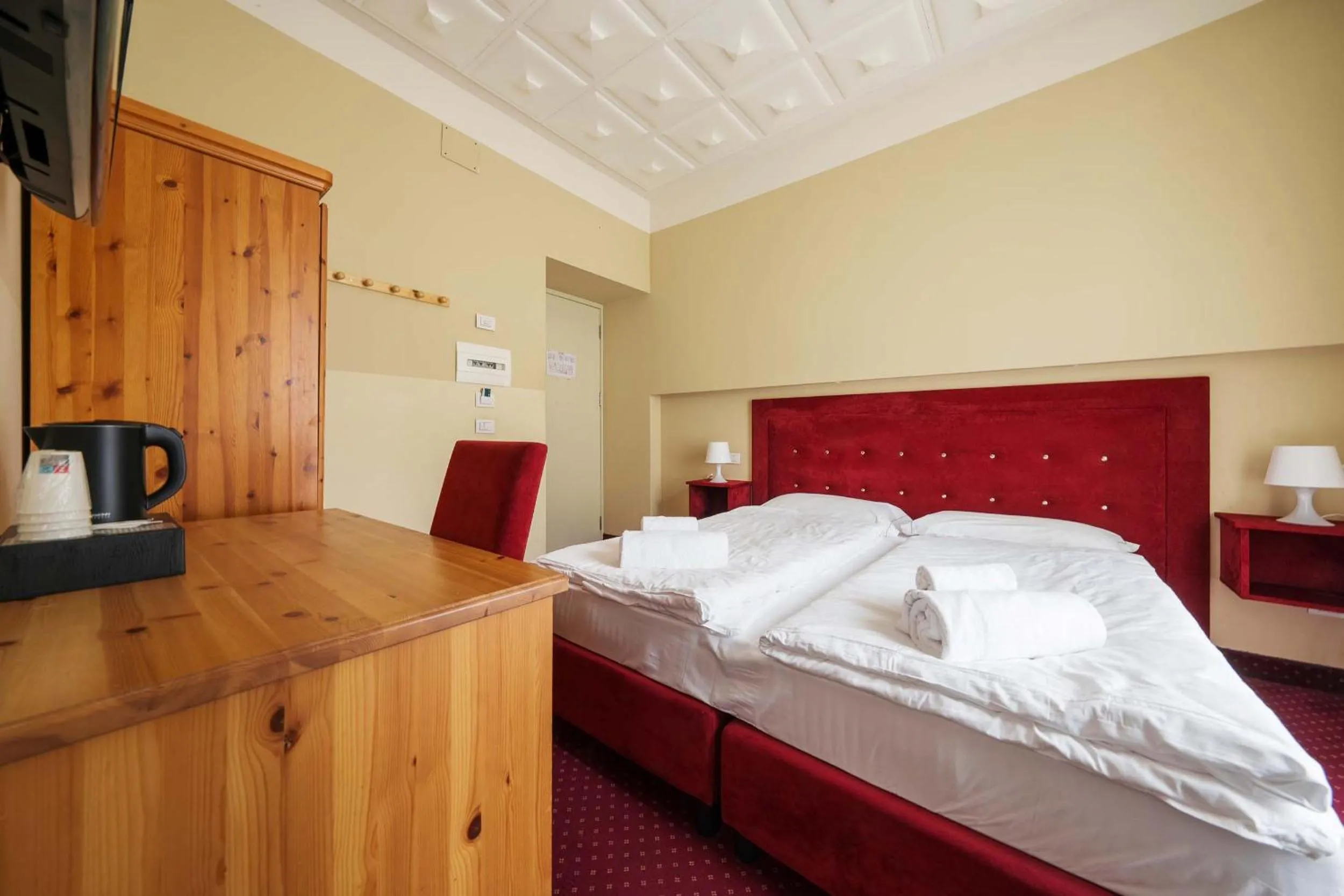 Bedroom, Bed in HOTEL AURONZO - outdoor basecamp