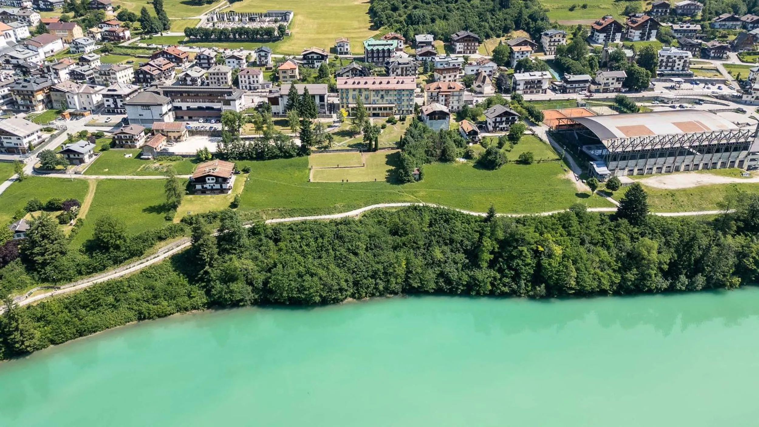 Property building in HOTEL AURONZO - outdoor basecamp
