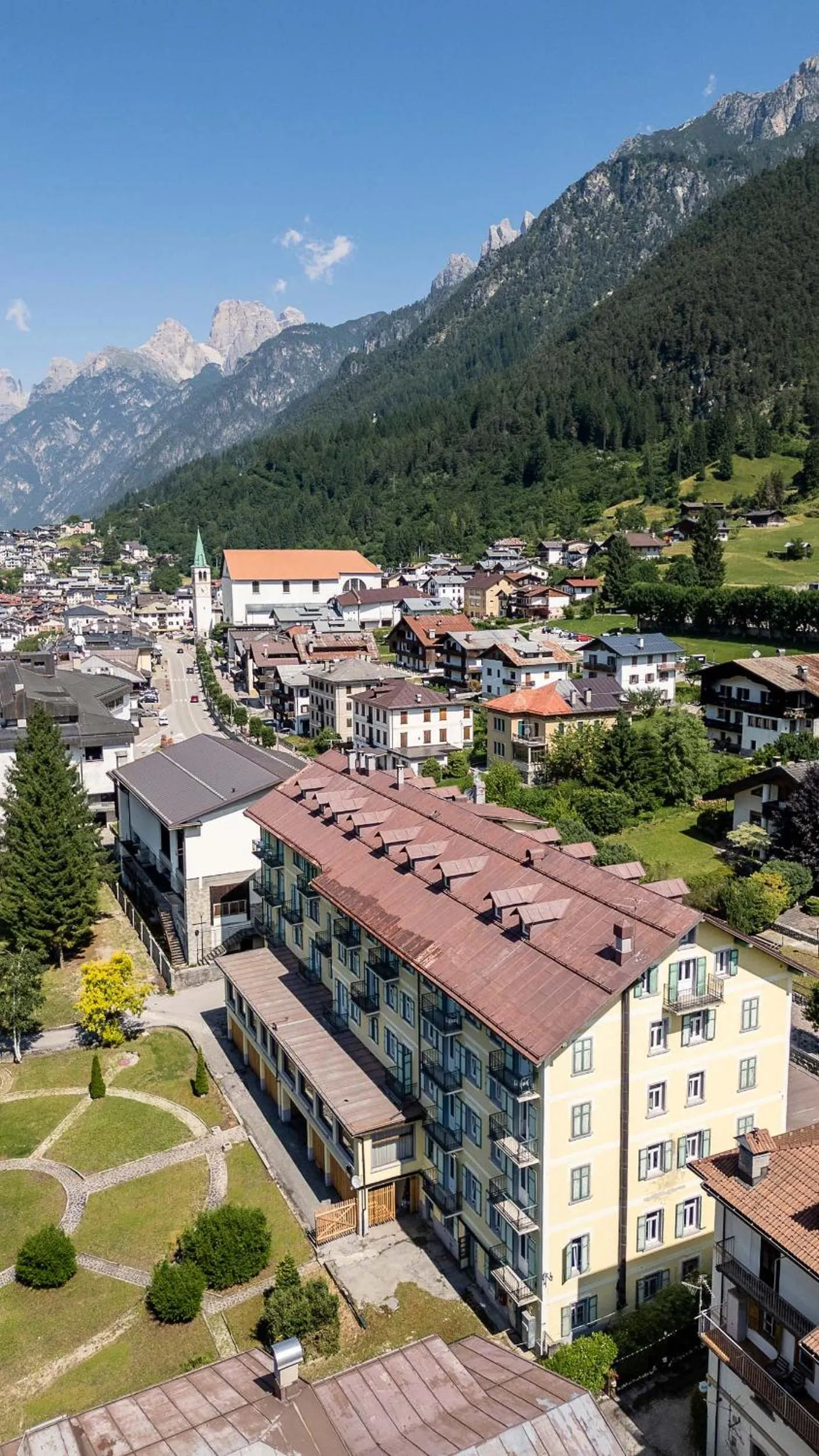 Property building in HOTEL AURONZO - outdoor basecamp