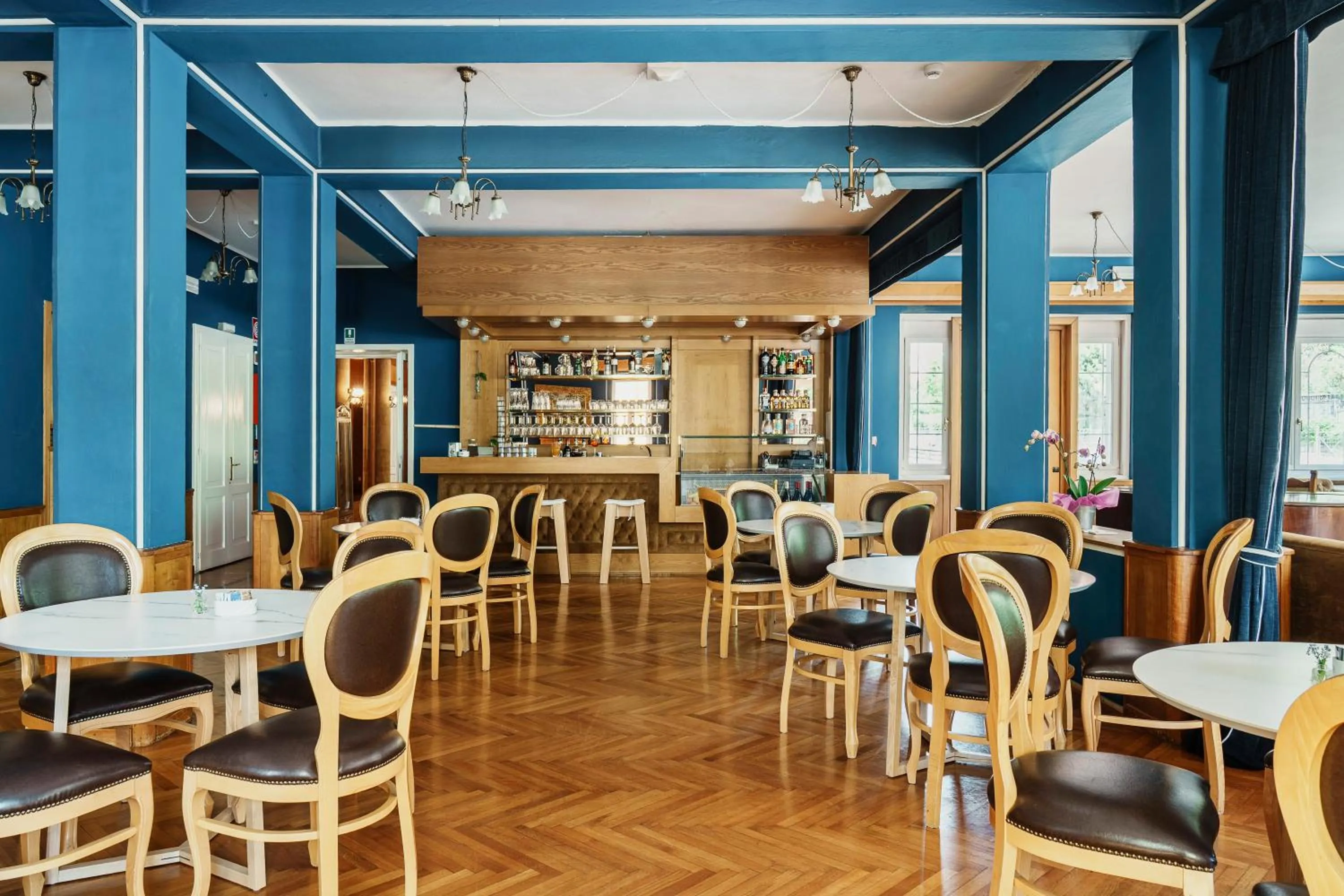 Lounge or bar in HOTEL AURONZO - outdoor basecamp