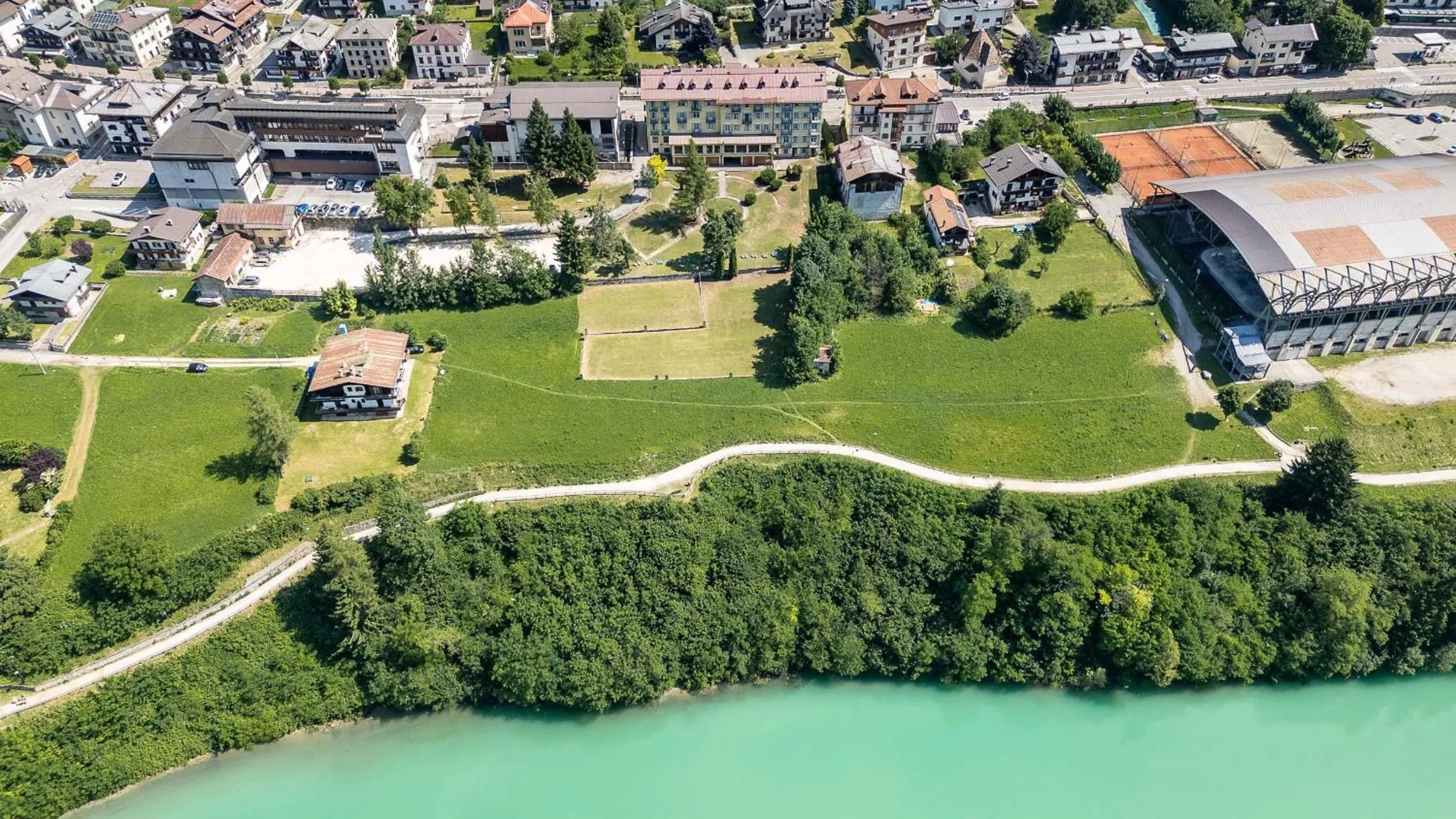 Property building in HOTEL AURONZO - outdoor basecamp