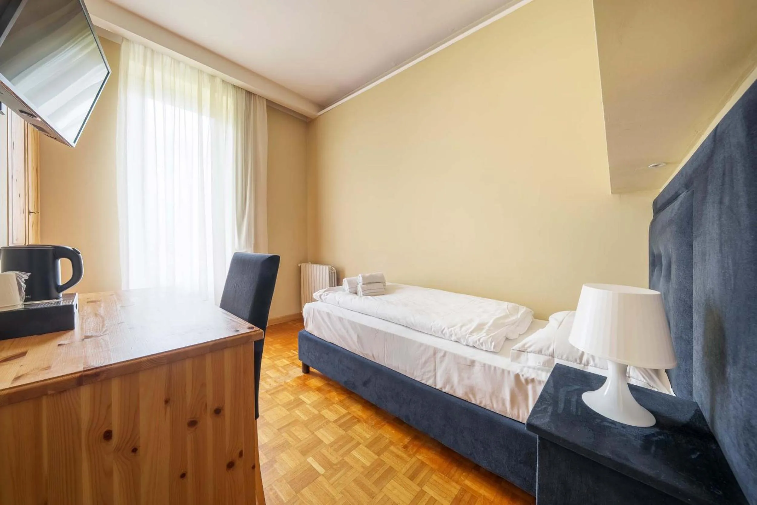 Bedroom, Bed in HOTEL AURONZO - outdoor basecamp