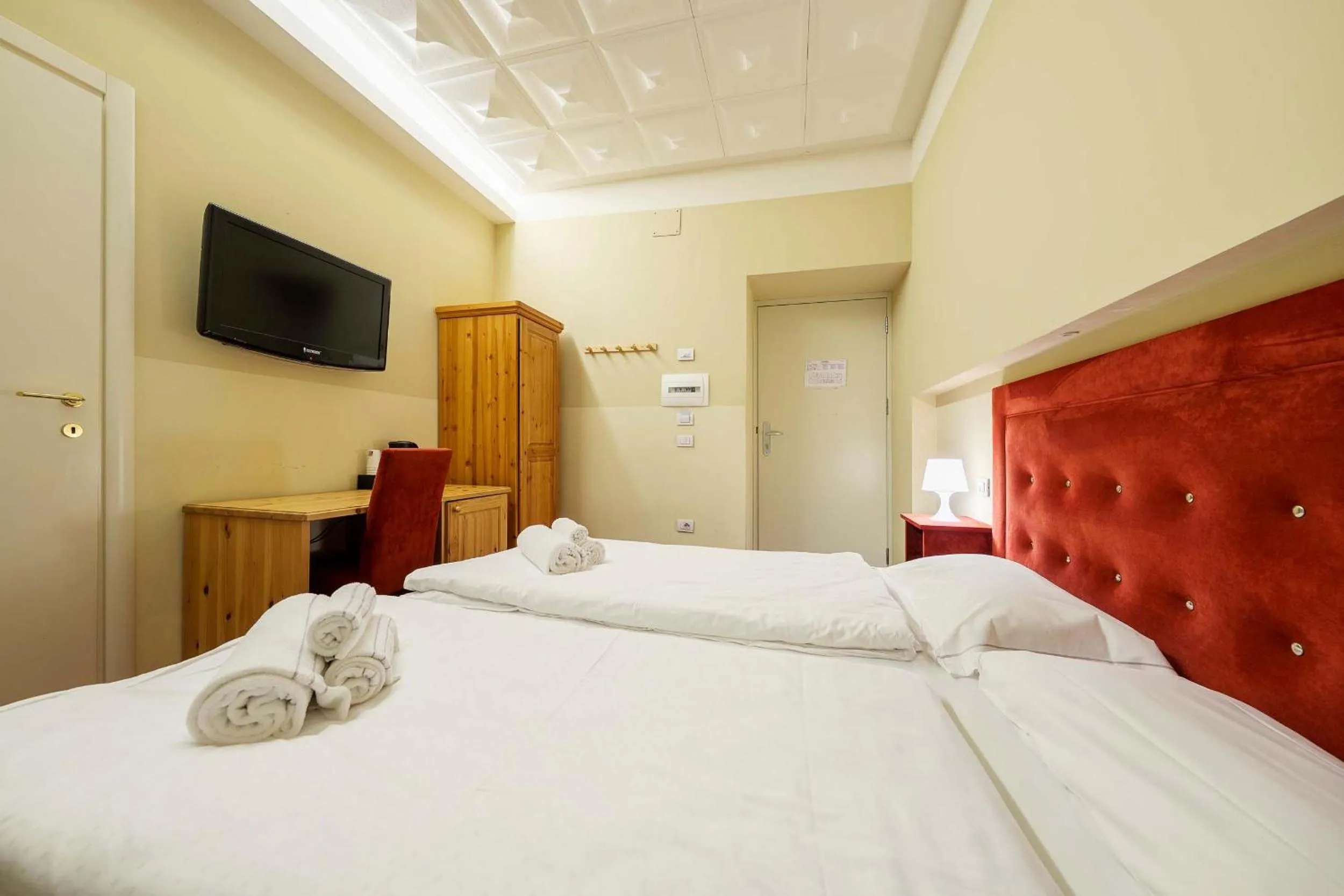 Bedroom, Bed in HOTEL AURONZO - outdoor basecamp