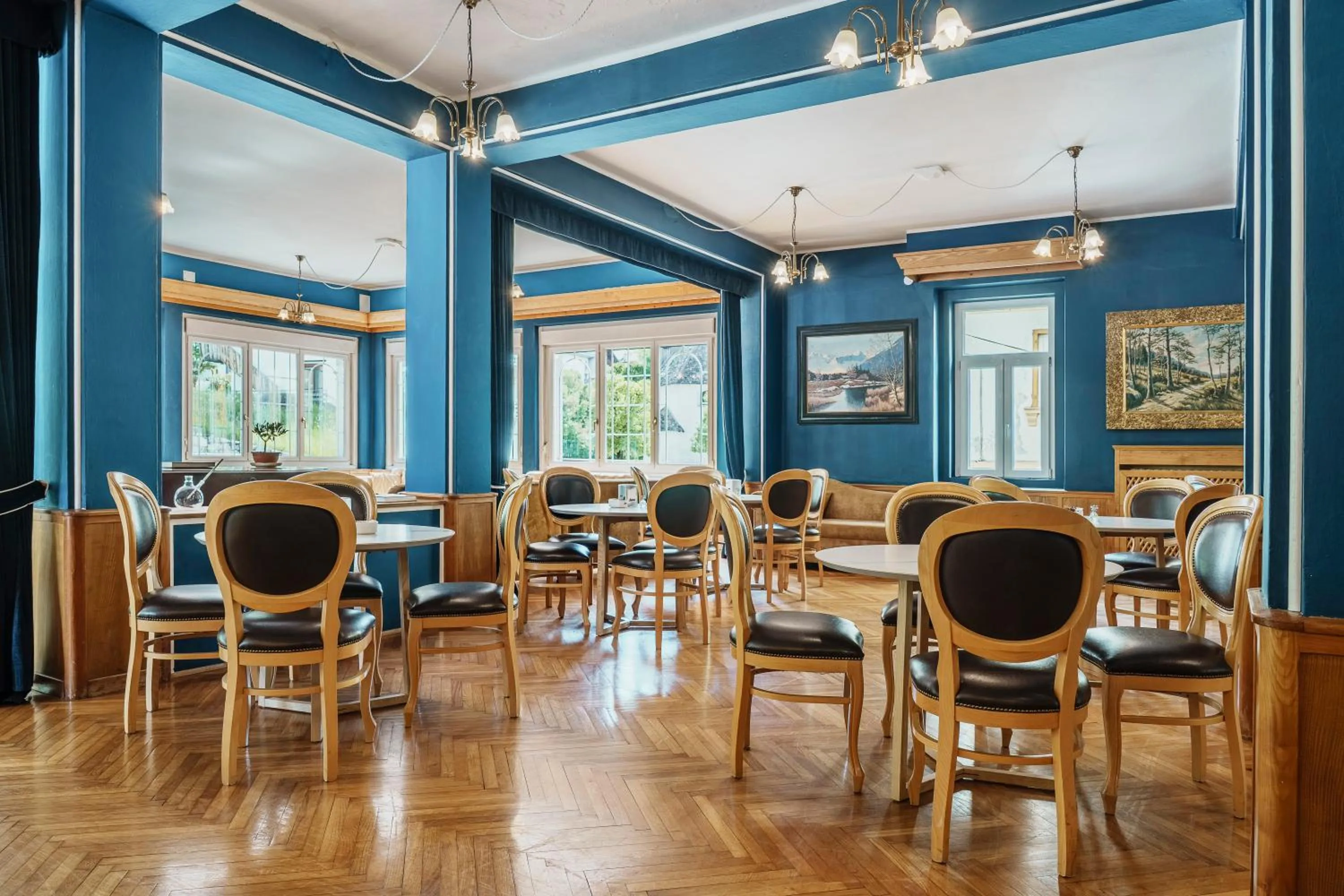 Lounge or bar in HOTEL AURONZO - outdoor basecamp