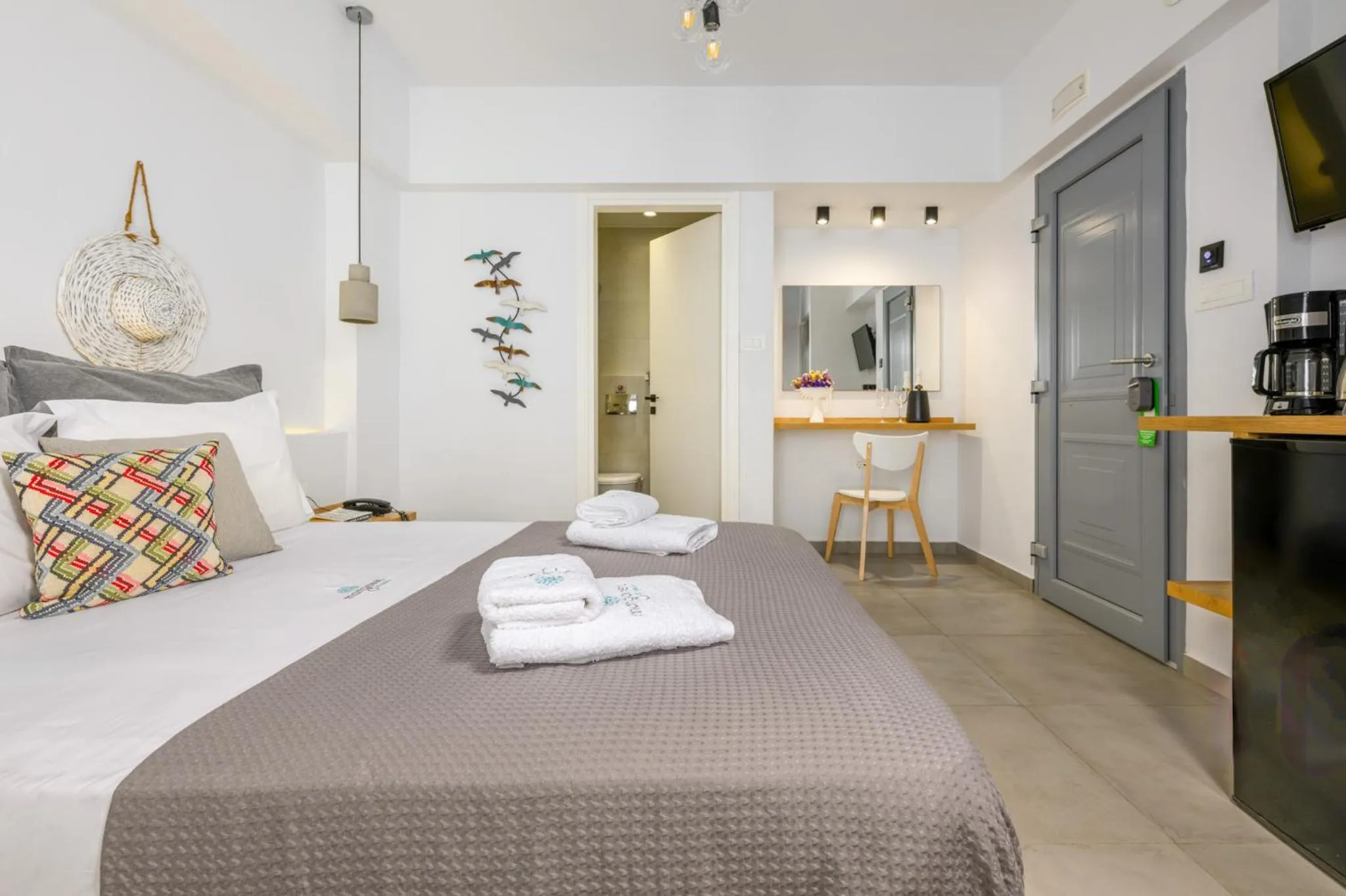 Photo of the whole room, Bed in Margaret of Naxos