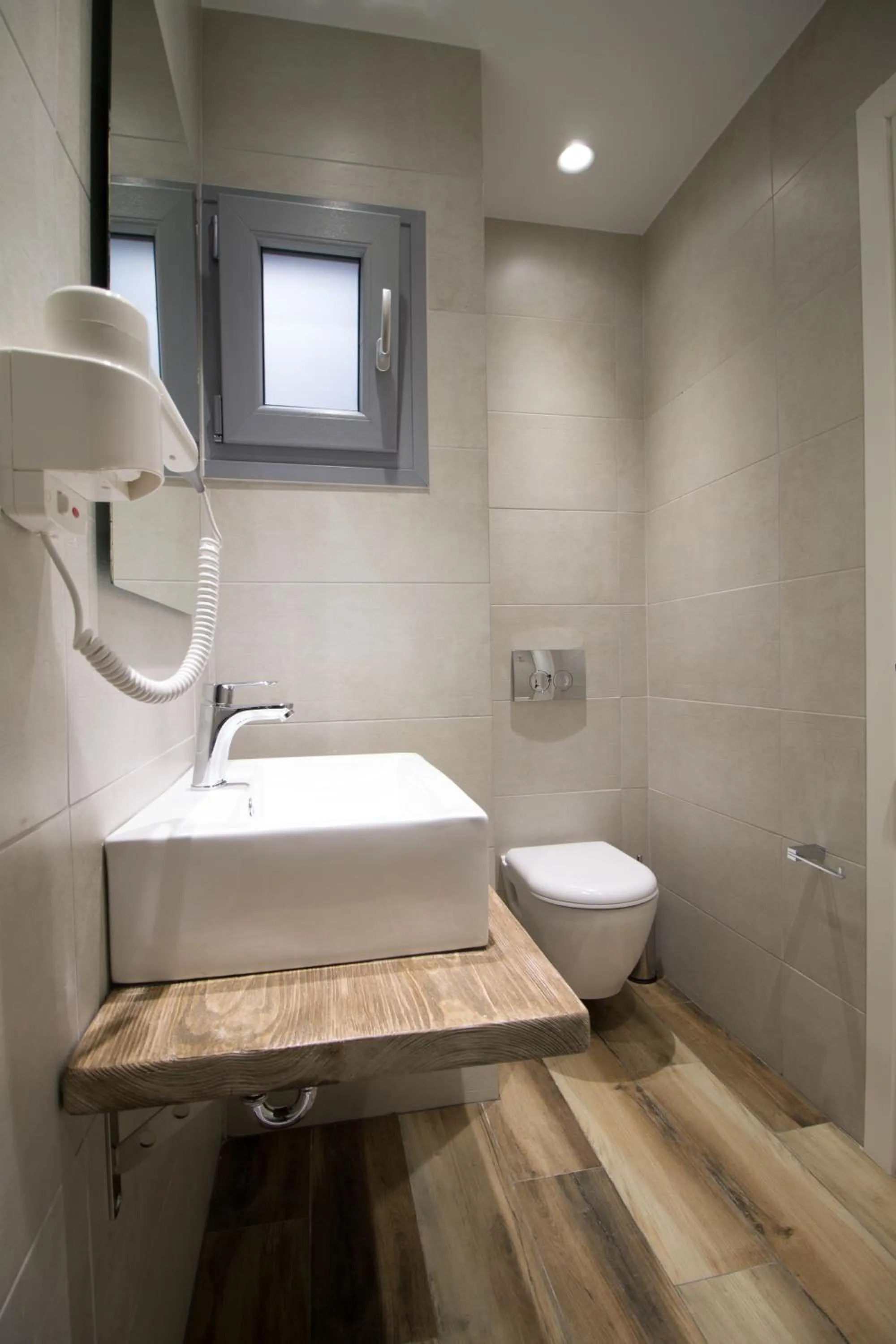 Toilet in Margaret of Naxos