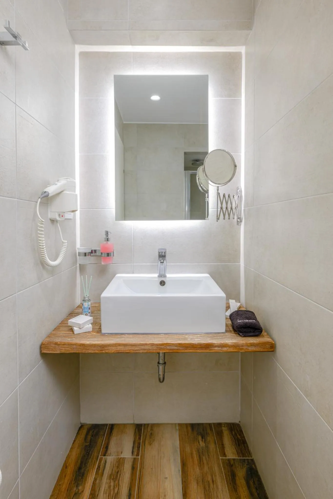 Bathroom in Margaret of Naxos