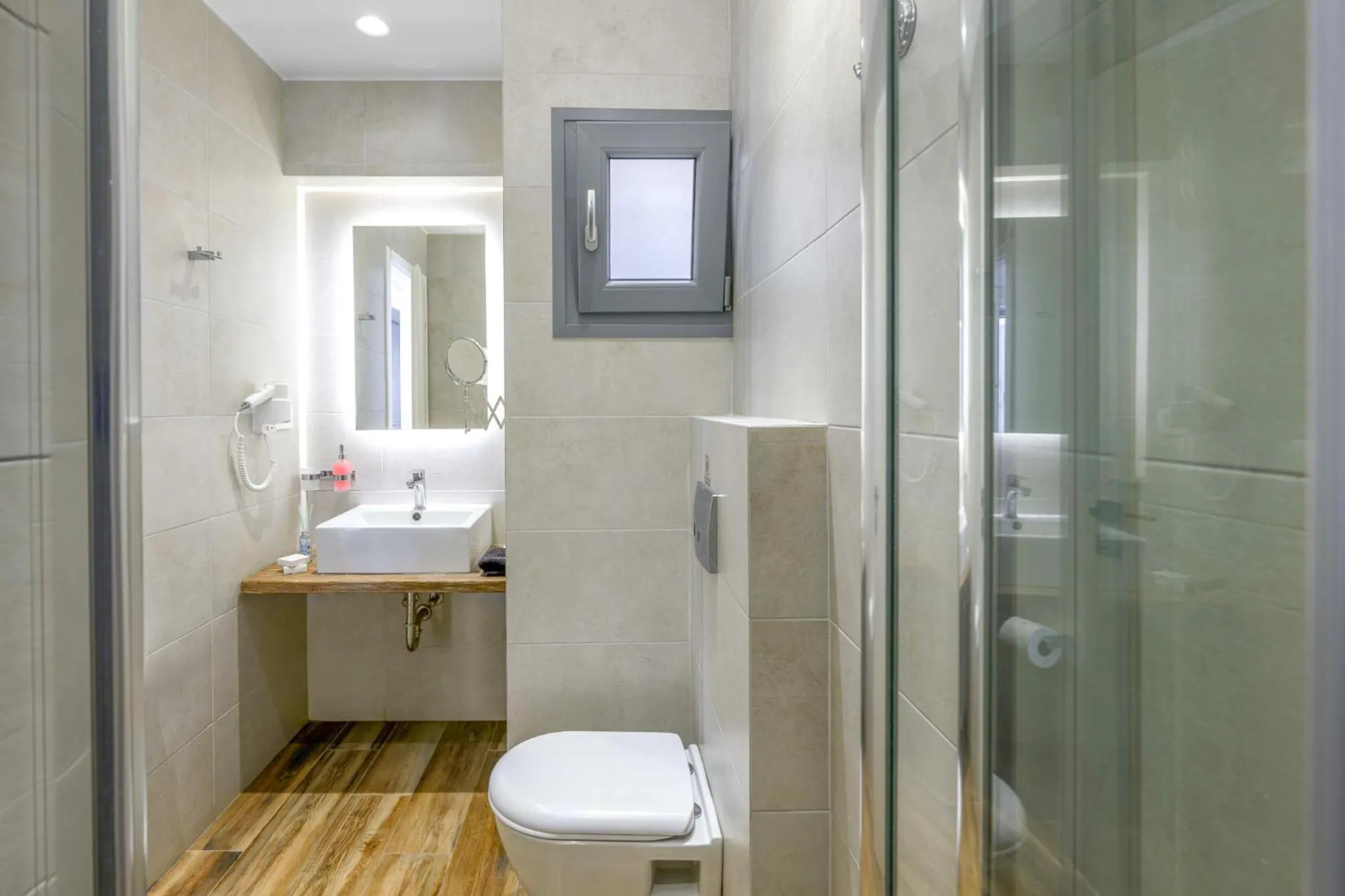 Toilet in Margaret of Naxos