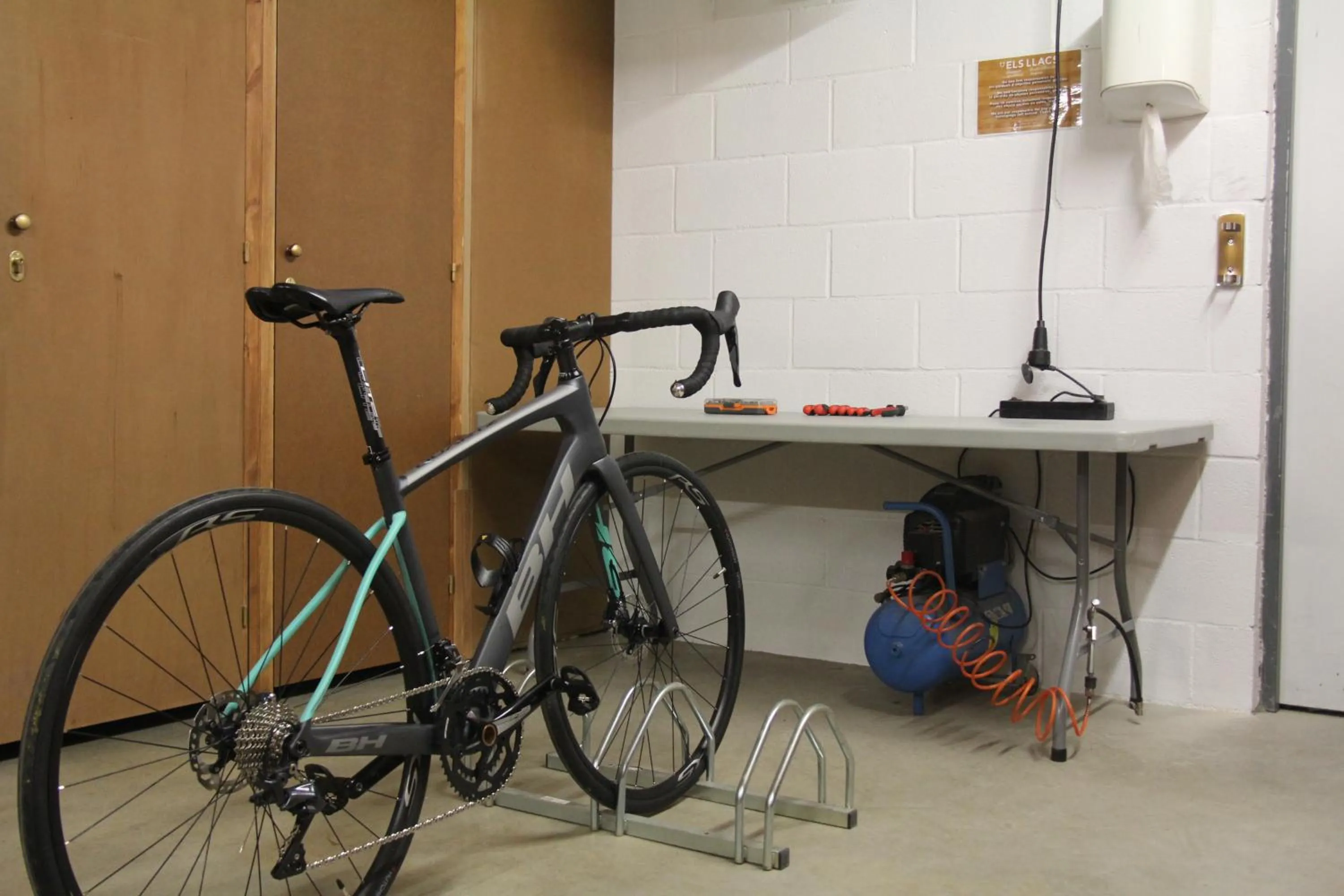 Cycling in Apartaments Els Llacs