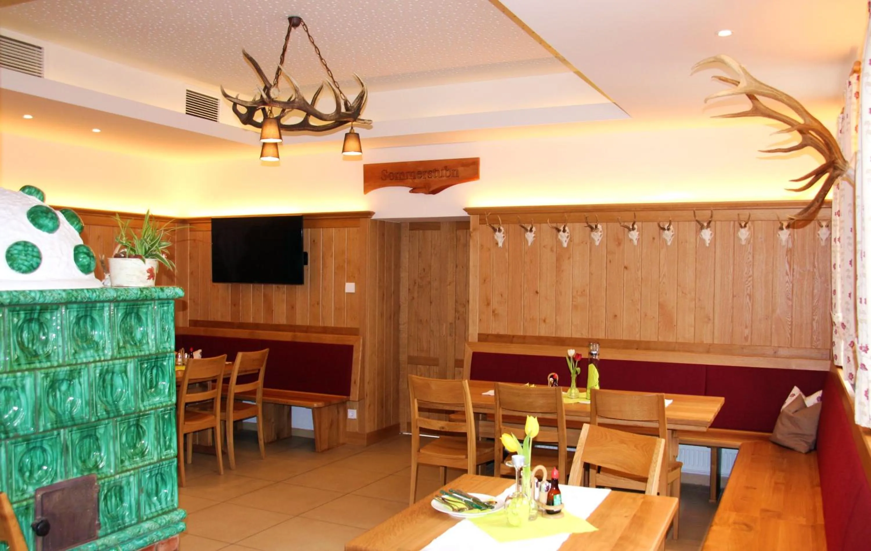 Restaurant/places to eat in Mostlandhof