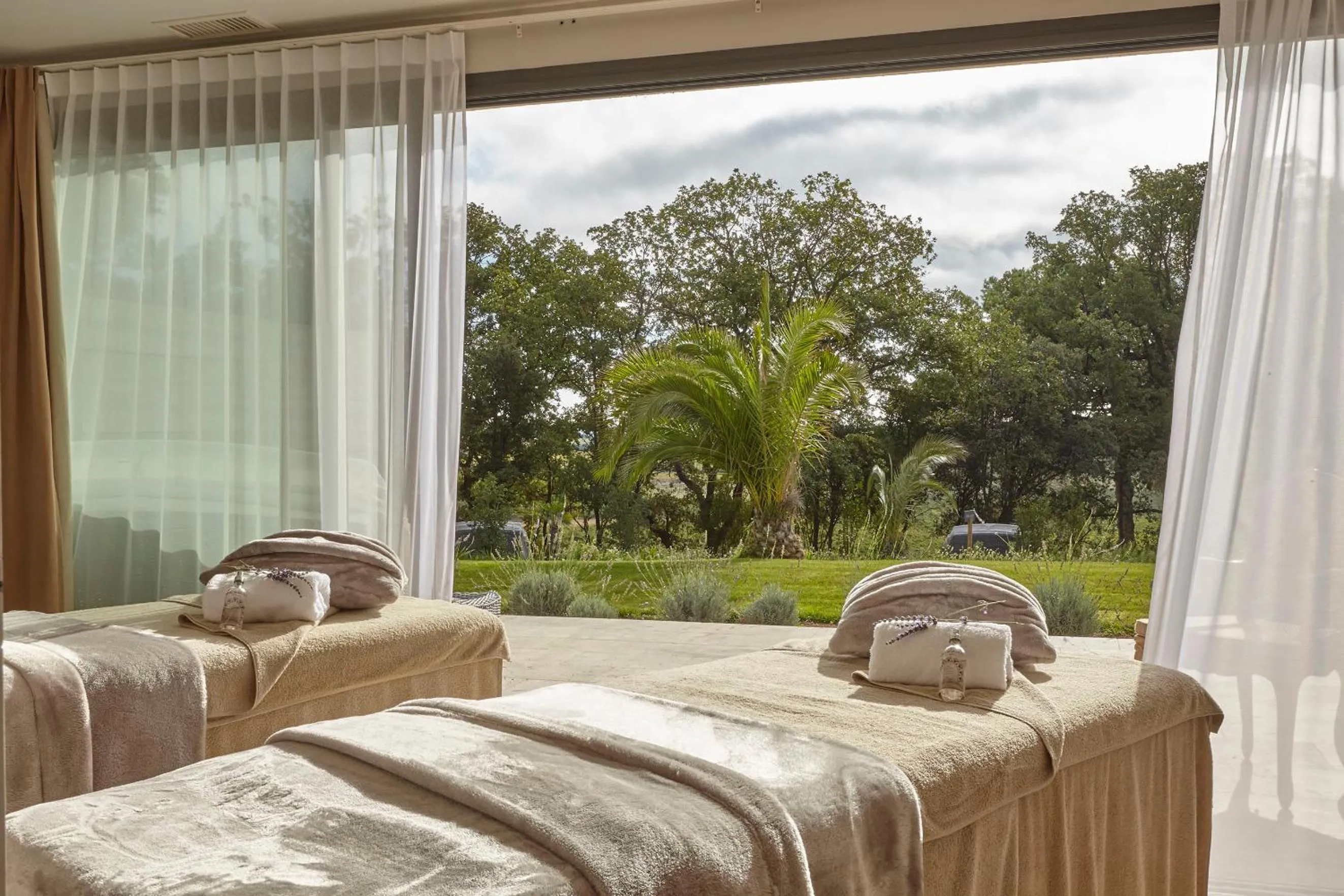 Spa and wellness centre/facilities, Bed in Château St Pierre de Serjac