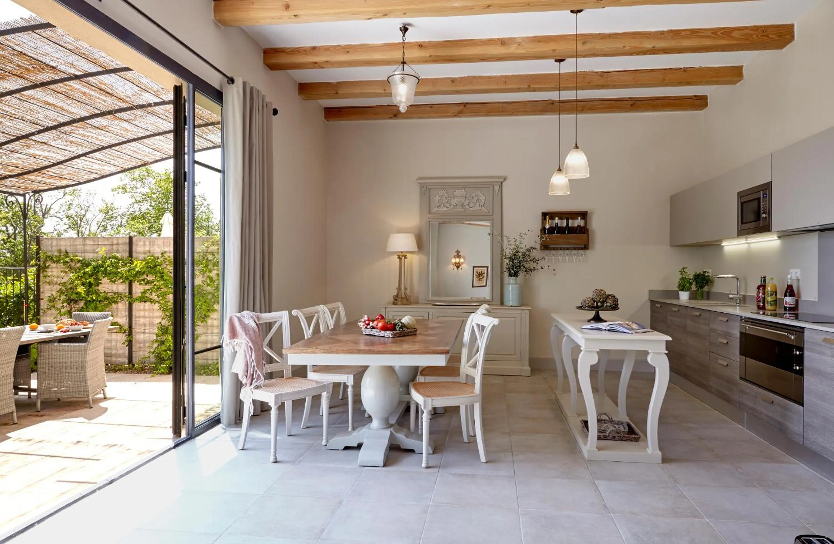 Kitchen or kitchenette in Château St Pierre de Serjac
