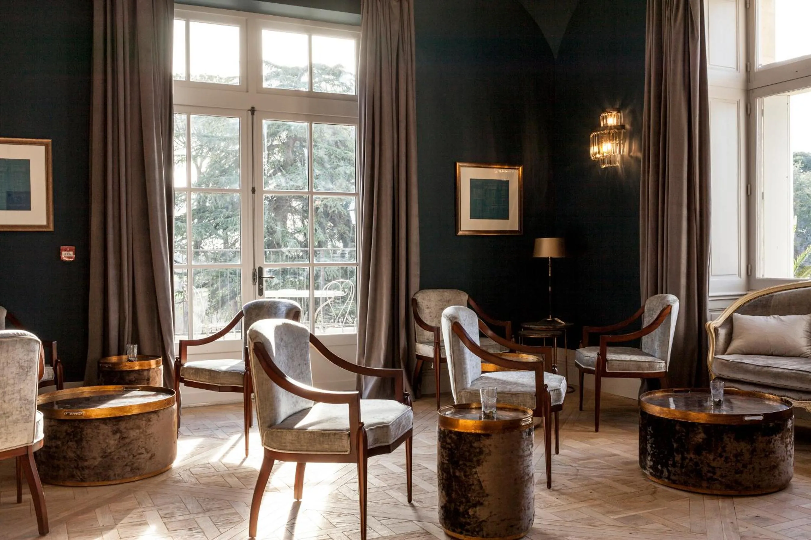 Lounge or bar in Château St Pierre de Serjac