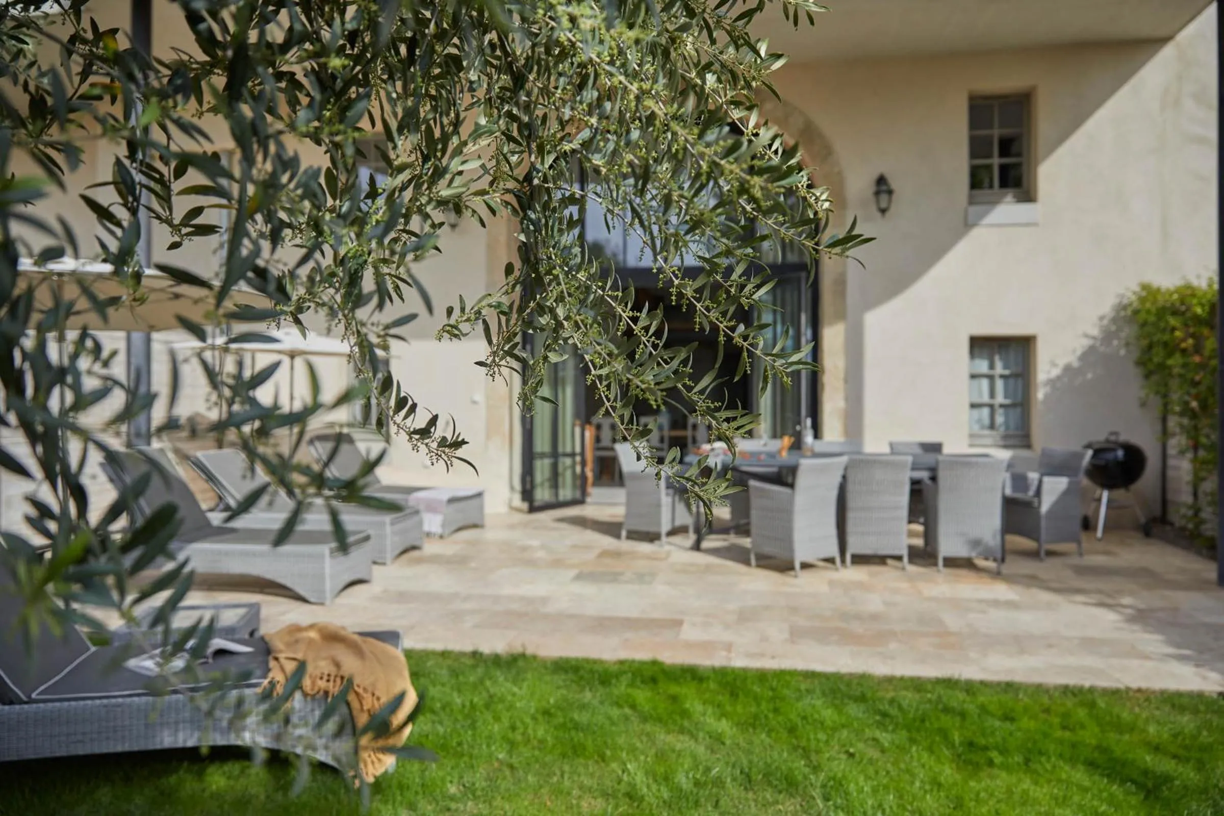 Patio in Château St Pierre de Serjac