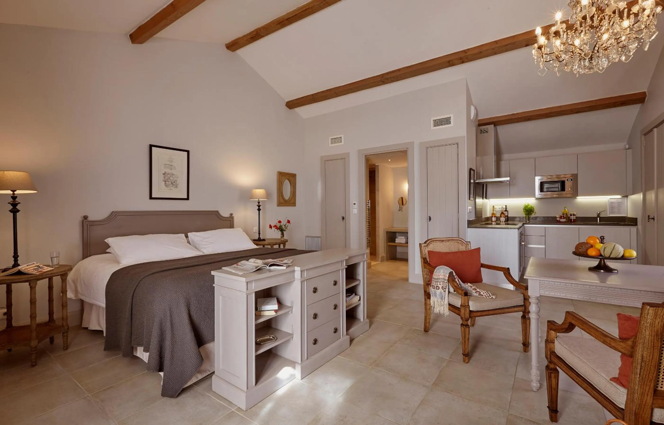 Kitchen or kitchenette, Bed in Château St Pierre de Serjac