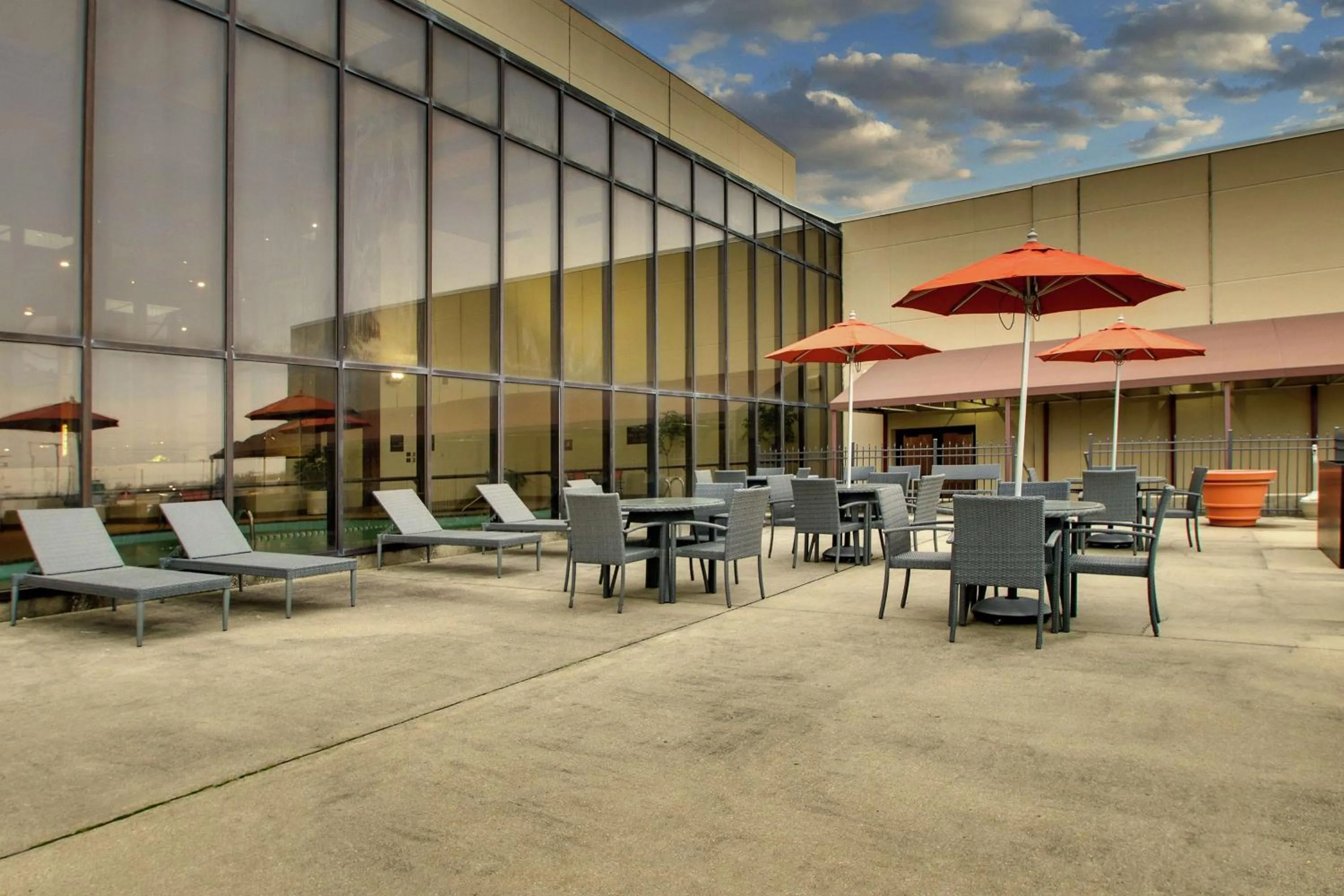 Patio in Doubletree By Hilton Mt. Vernon