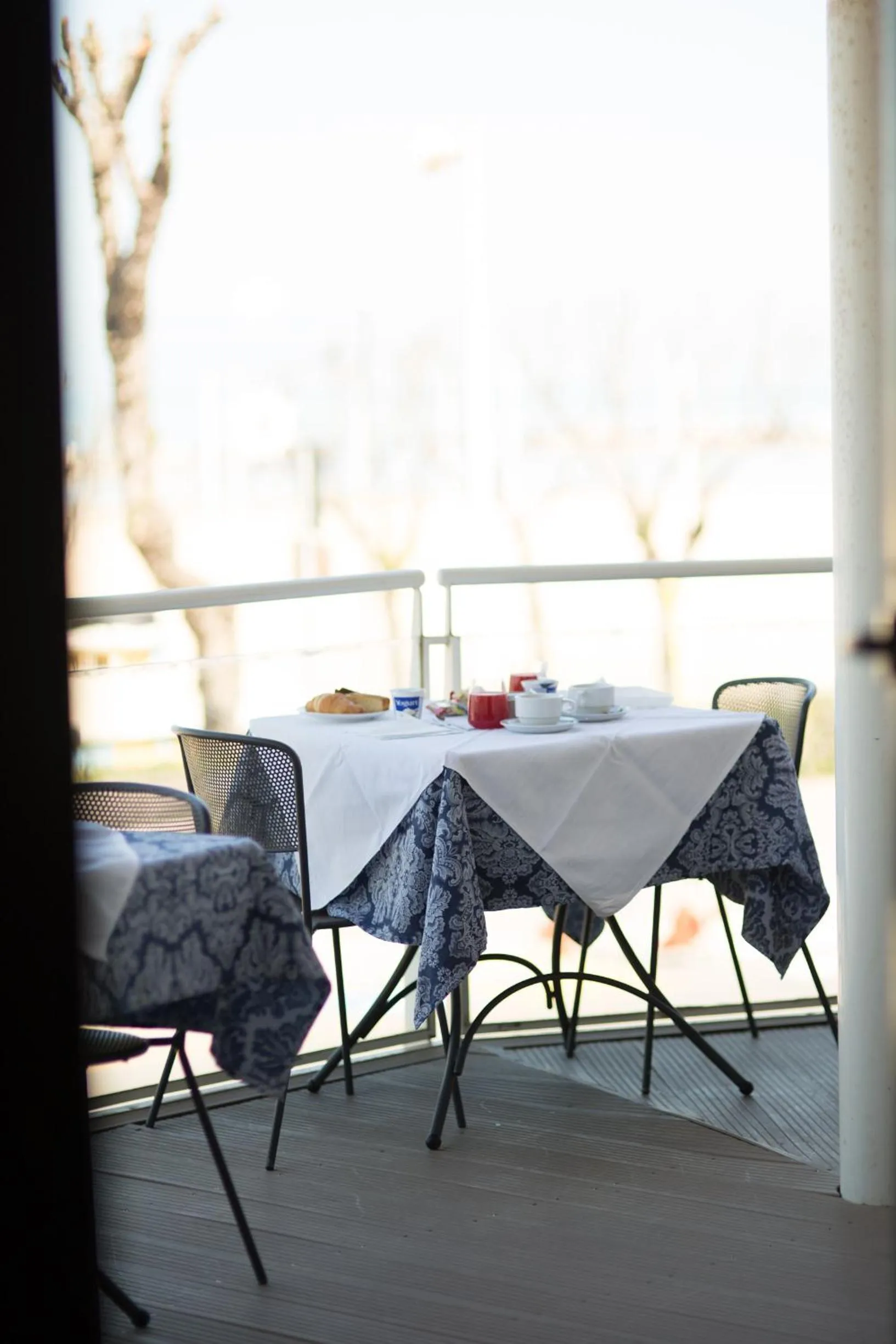 Restaurant/places to eat in Amba Hotel