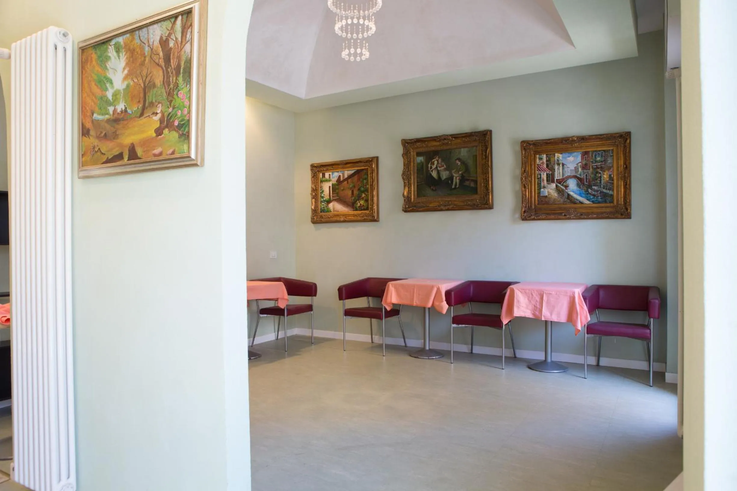 Communal lounge/ TV room in Amba Hotel