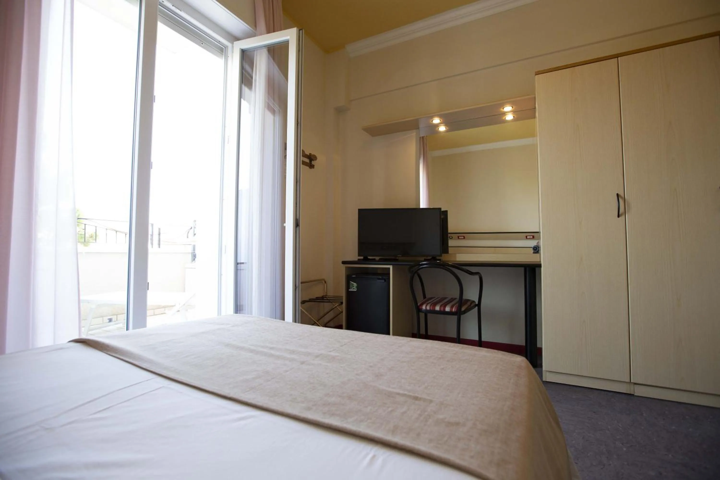 Bed in El Cid Campeador - Family Hotel