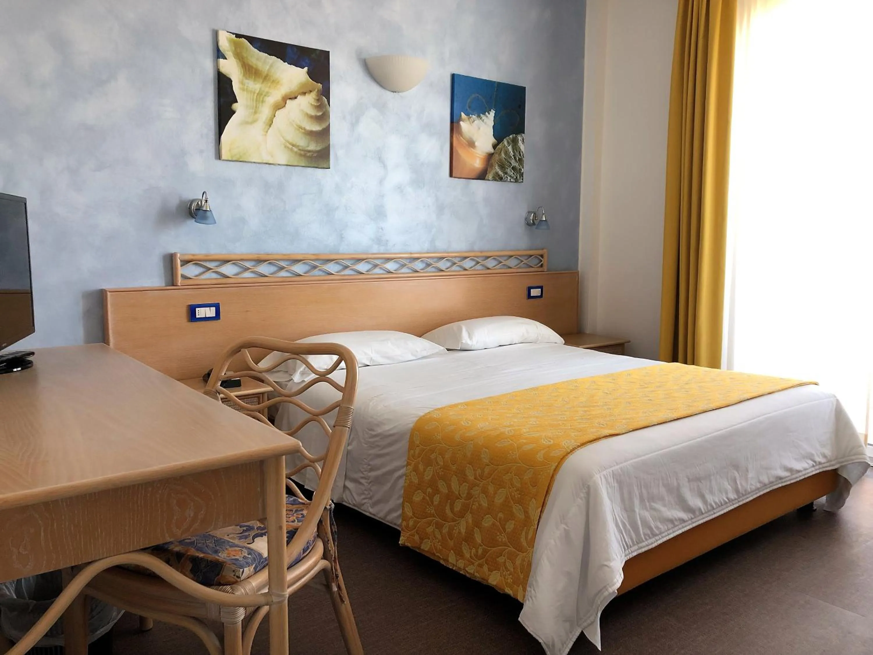 Bed in El Cid Campeador - Family Hotel