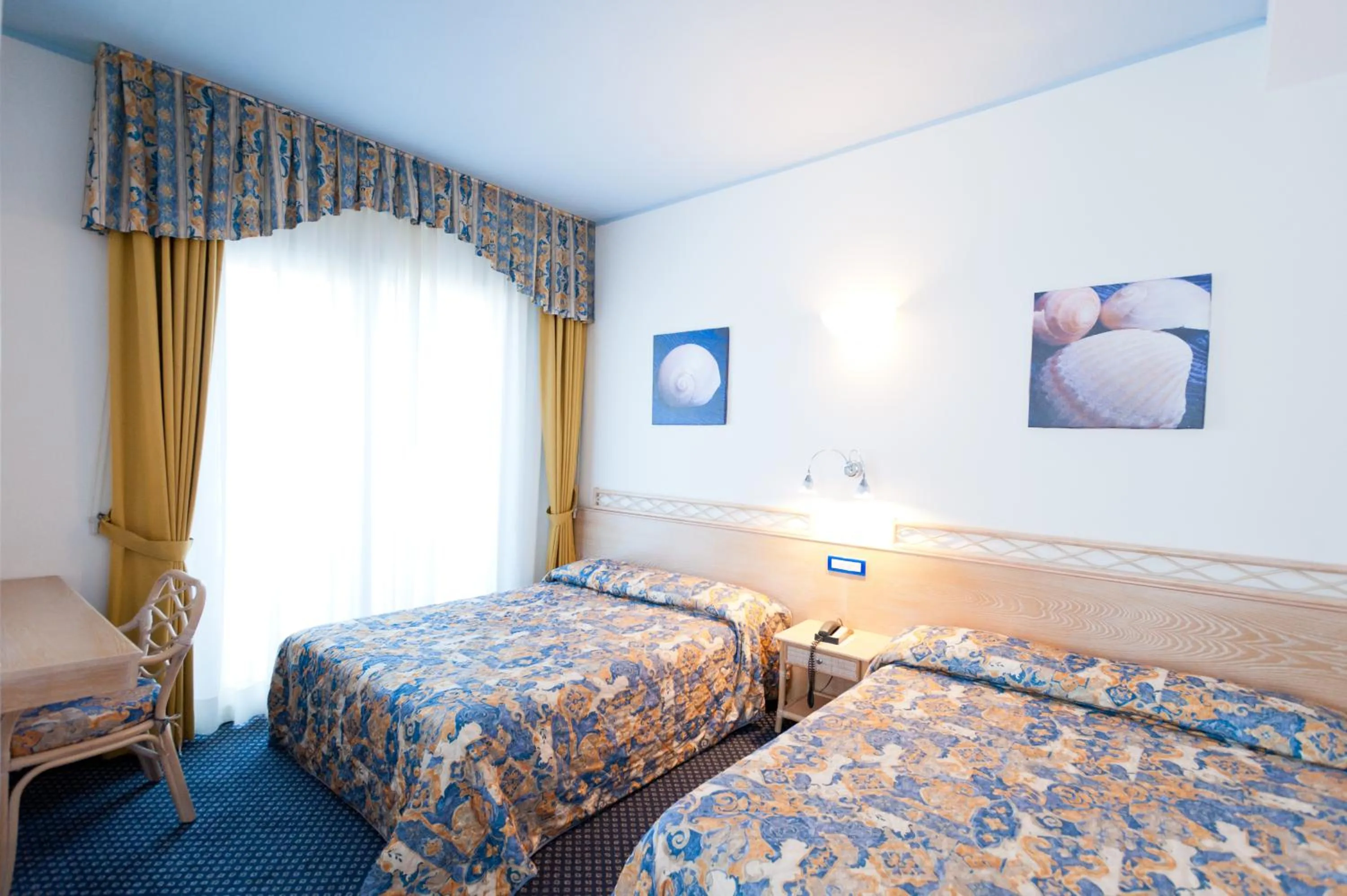 Photo of the whole room, Bed in El Cid Campeador - Family Hotel