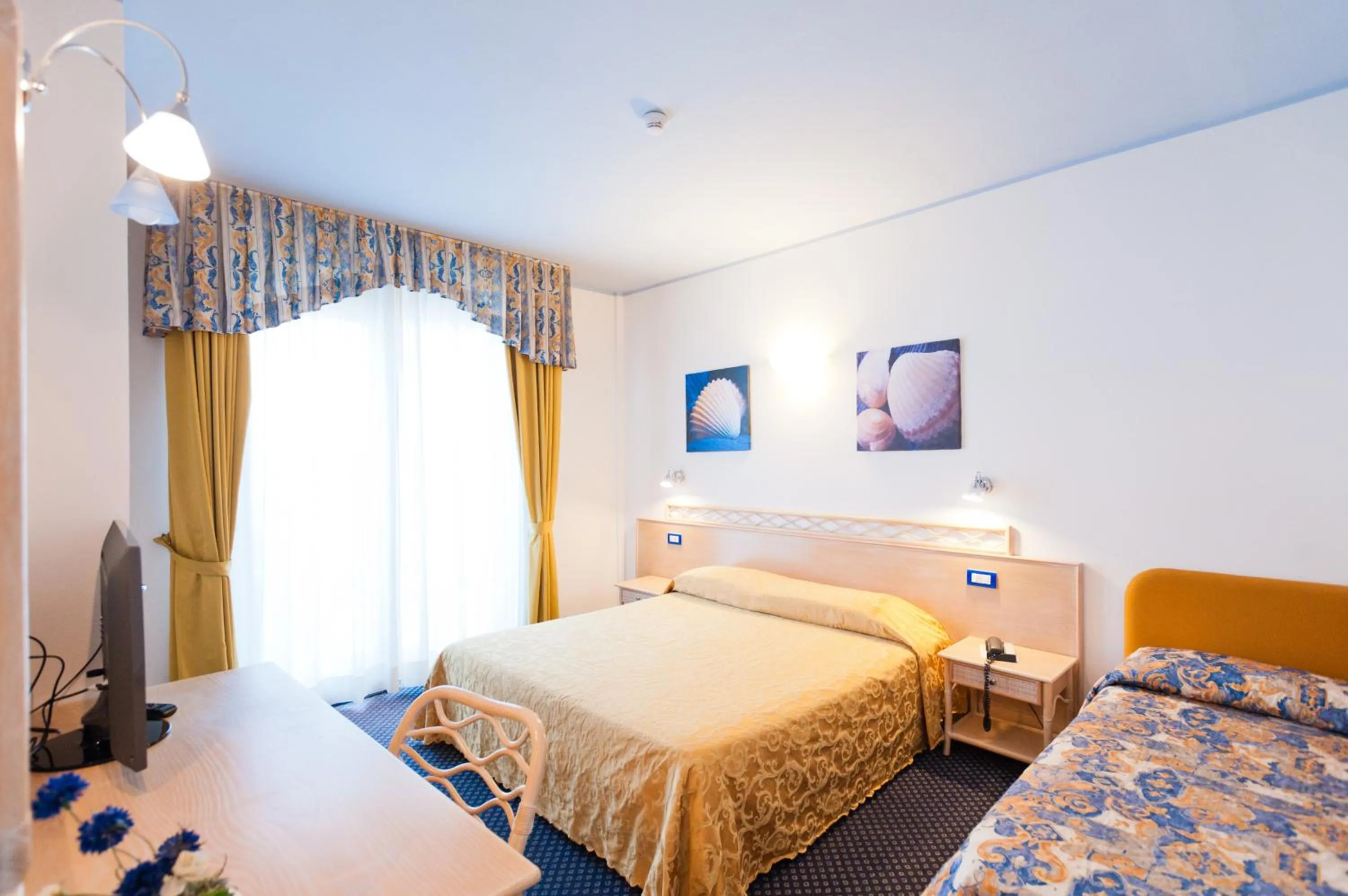 Bed in El Cid Campeador - Family Hotel