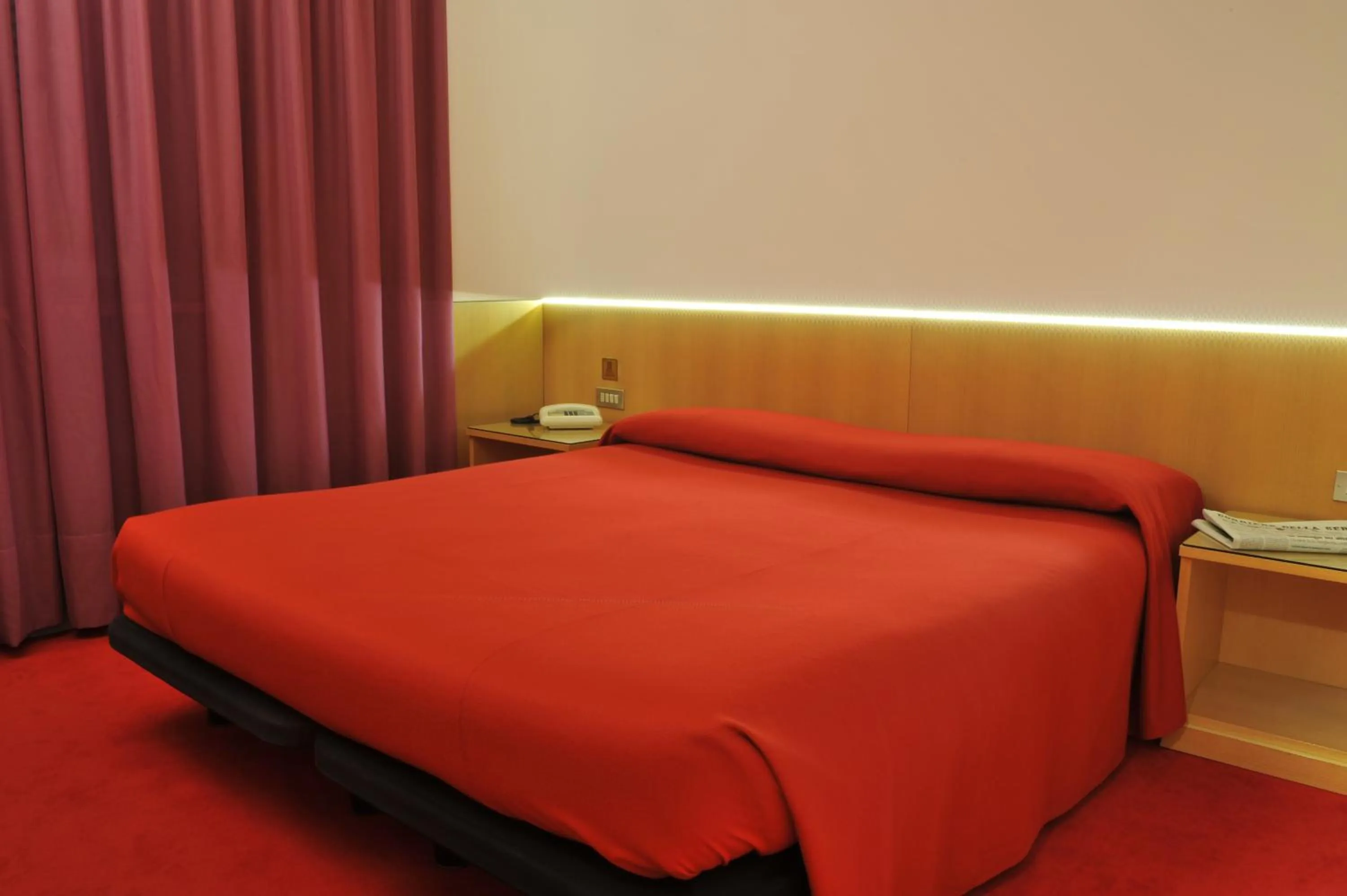 View (from property/room), Bed in Hotel Ariane