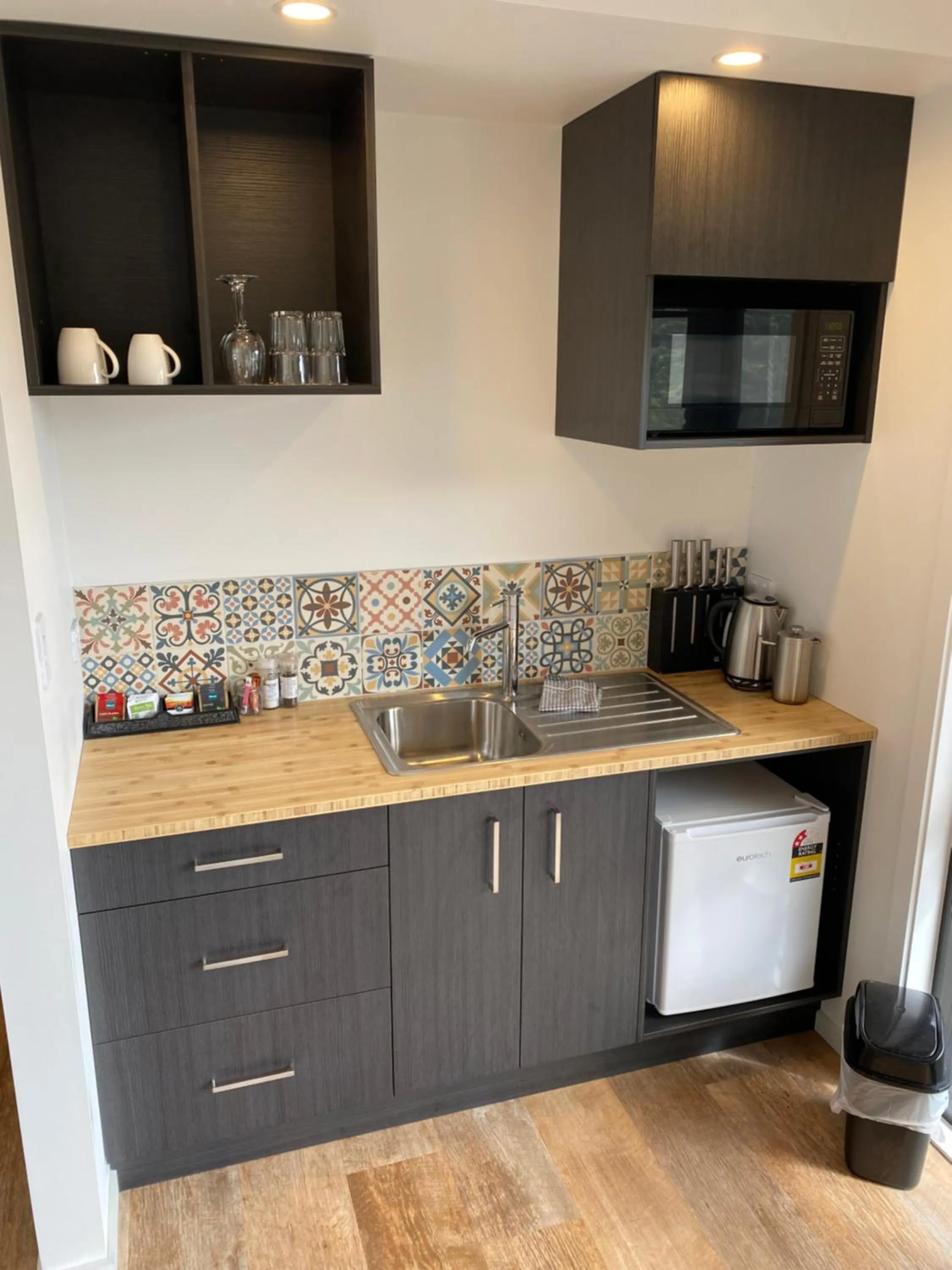 Kitchen or kitchenette in Paparoa Park Motel