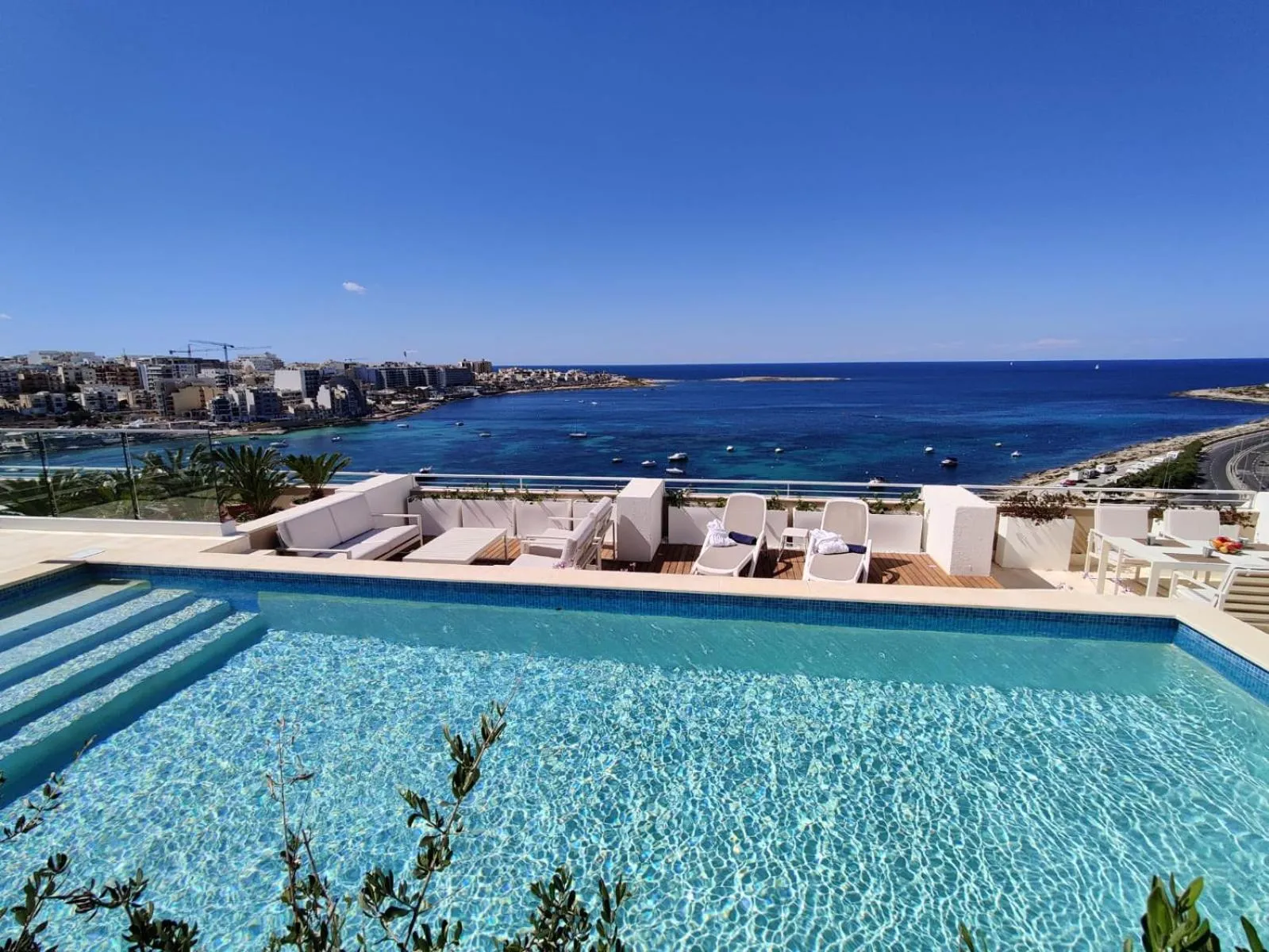 Swimming pool in Salini Resort