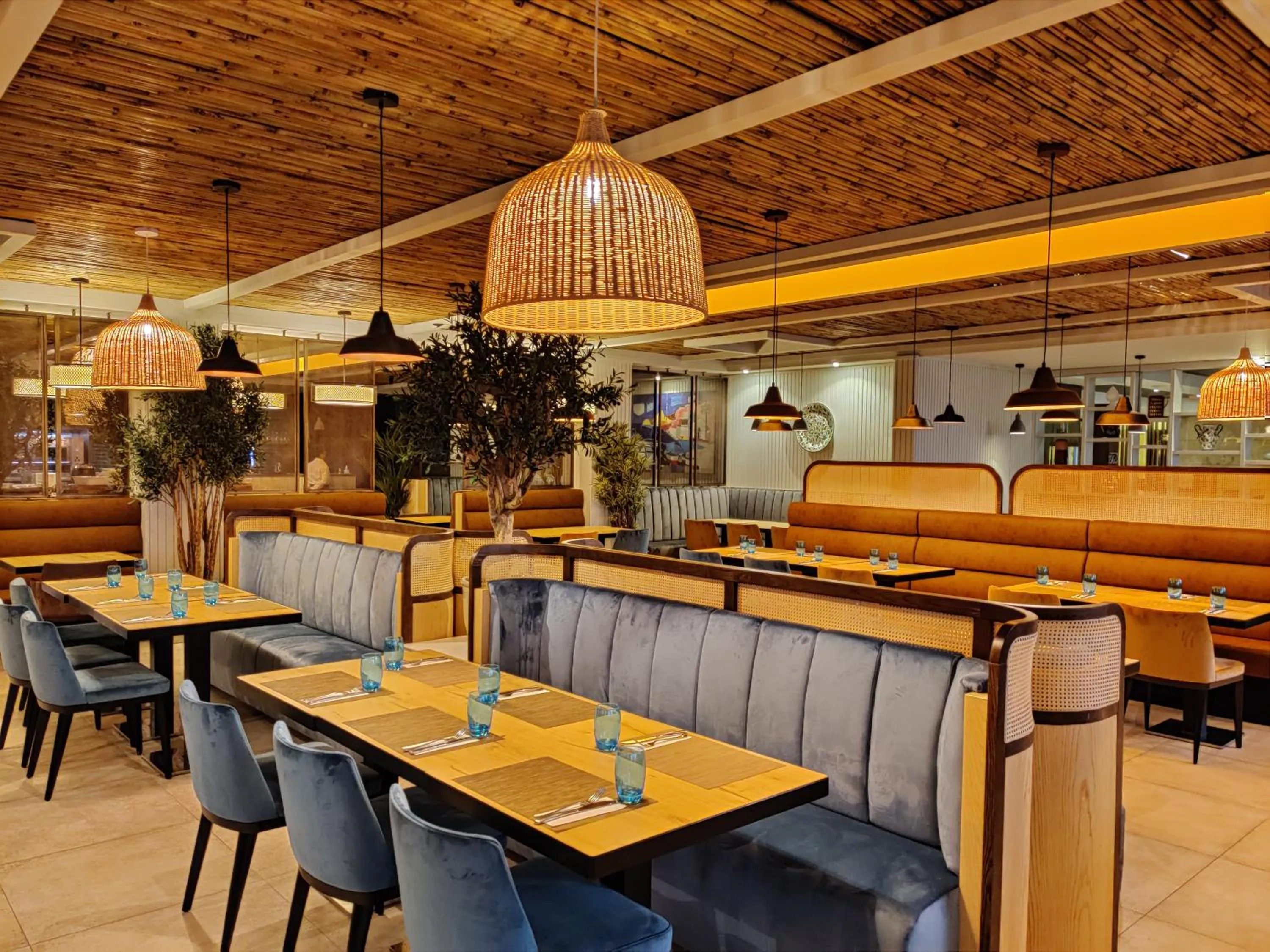 Restaurant/places to eat in Salini Resort