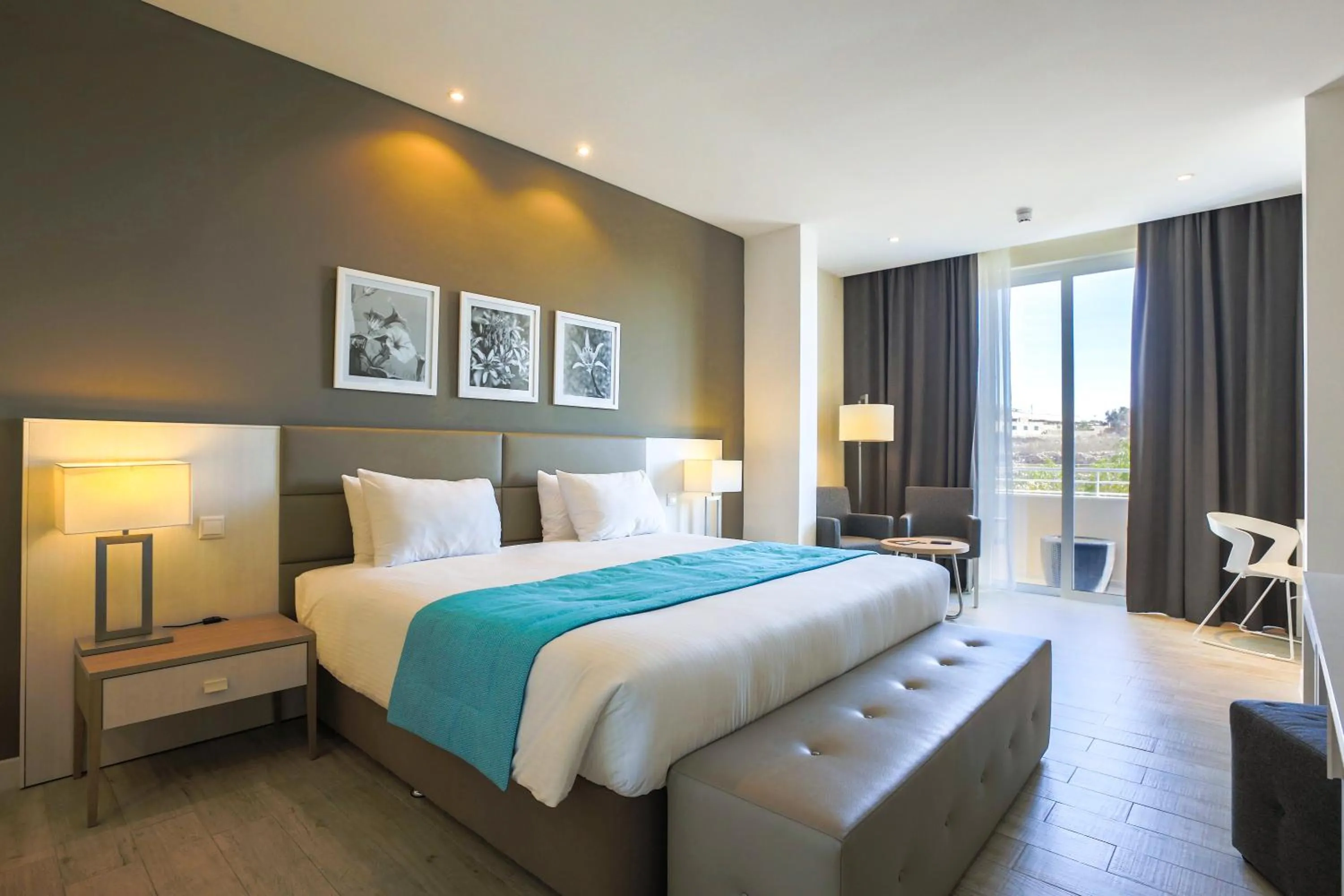 Balcony/Terrace, Bed in Salini Resort