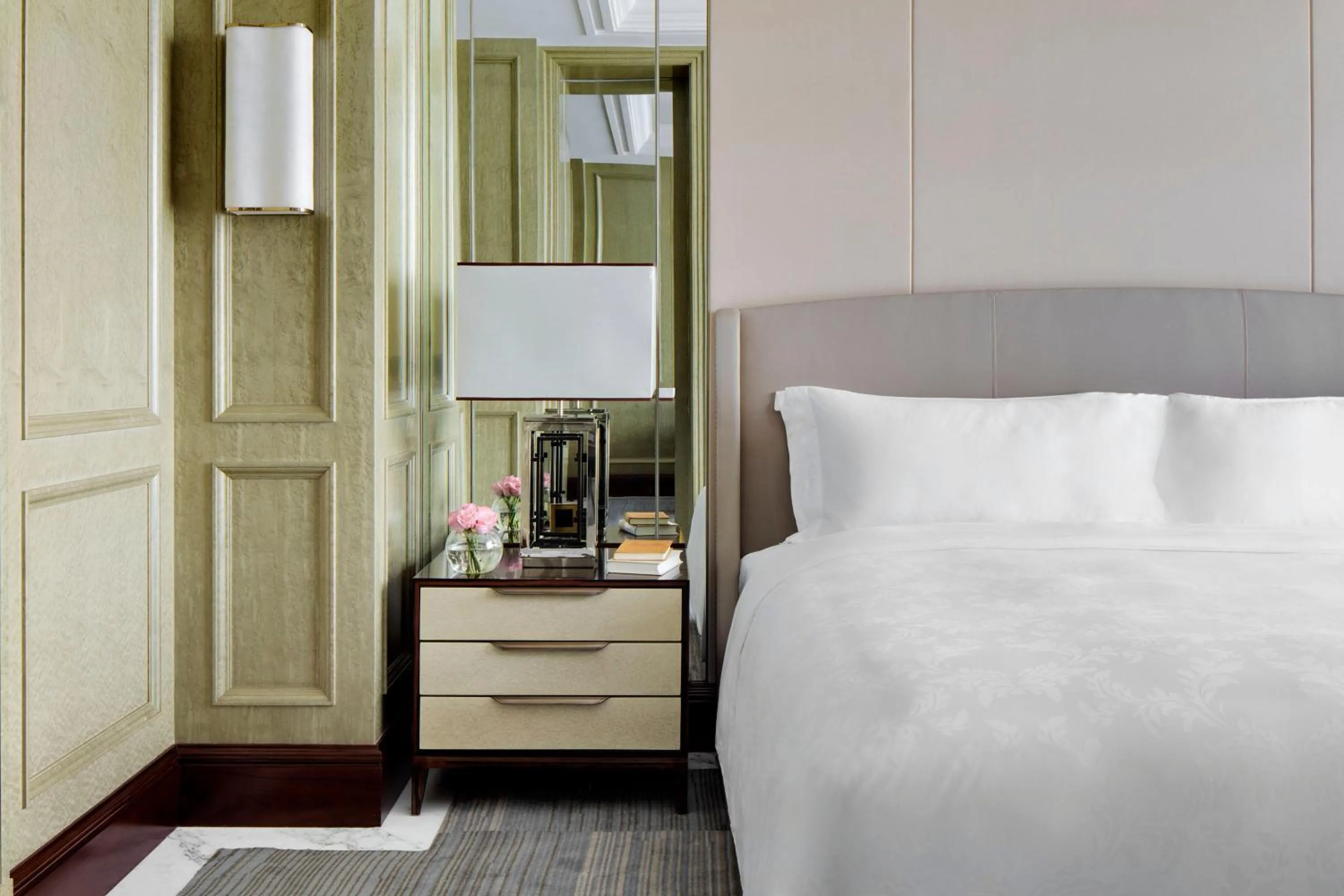 Bedroom, Bed in The Langham Haikou