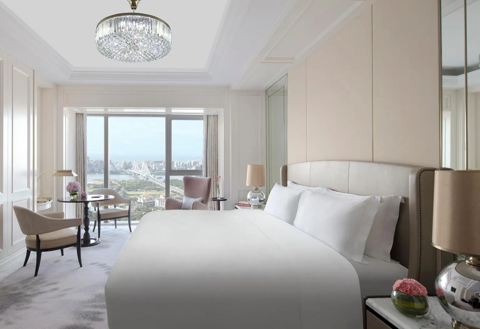 Photo of the whole room, Bed in The Langham Haikou