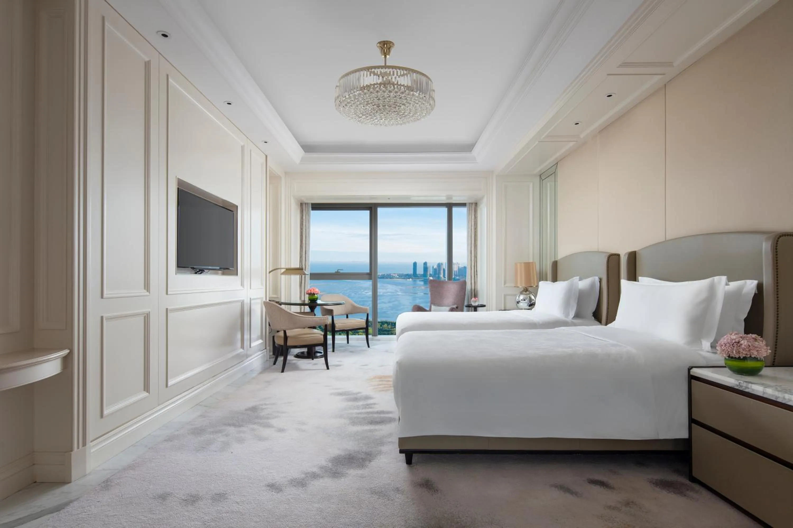Sea view, Bed in The Langham Haikou