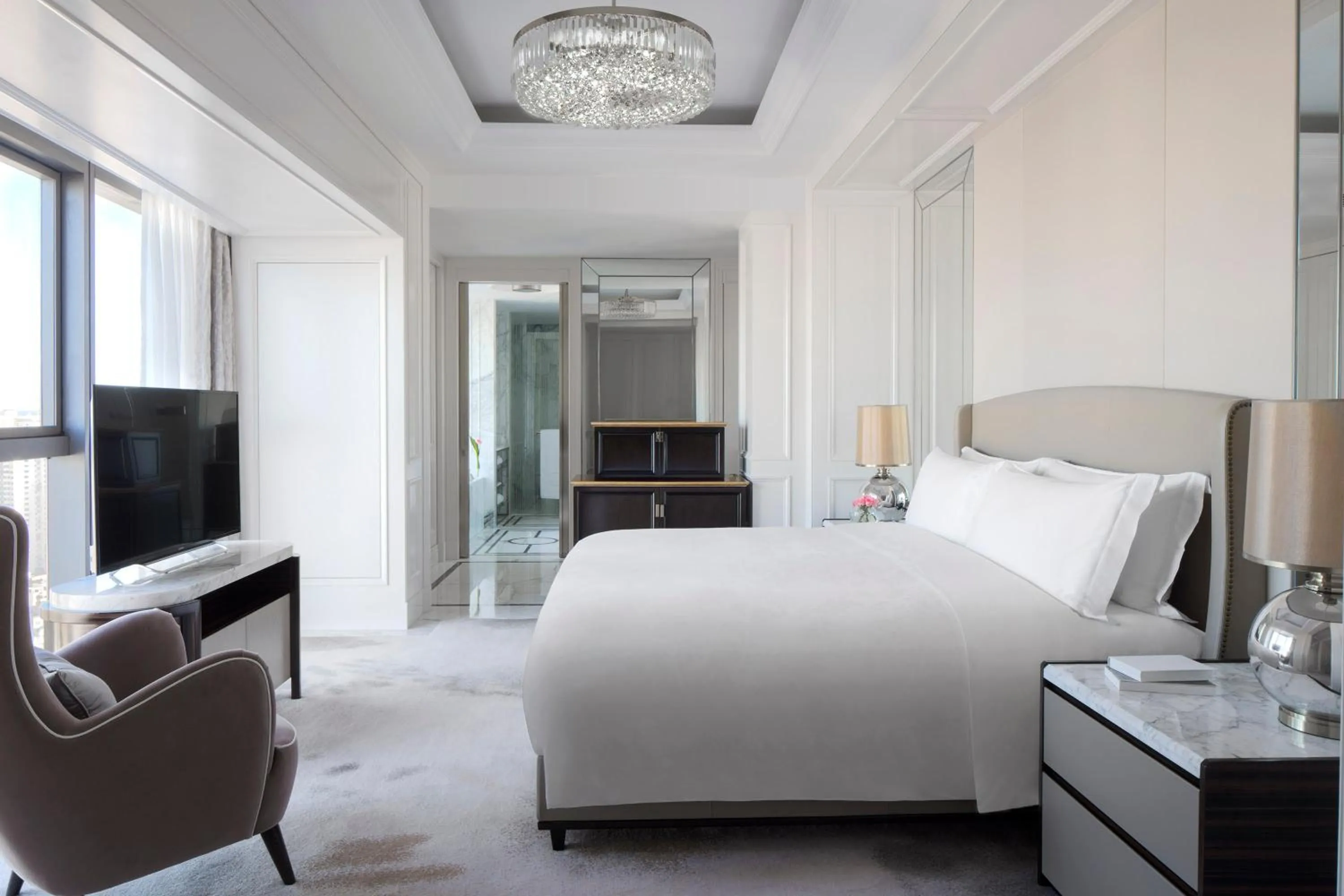 Bedroom, Bed in The Langham Haikou