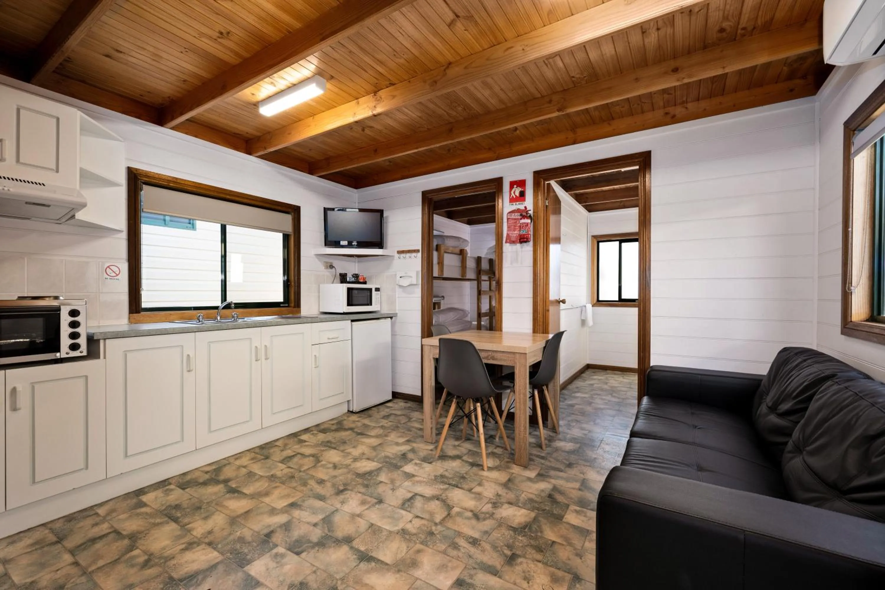 Kitchen or kitchenette in Bright Riverside Holiday Park