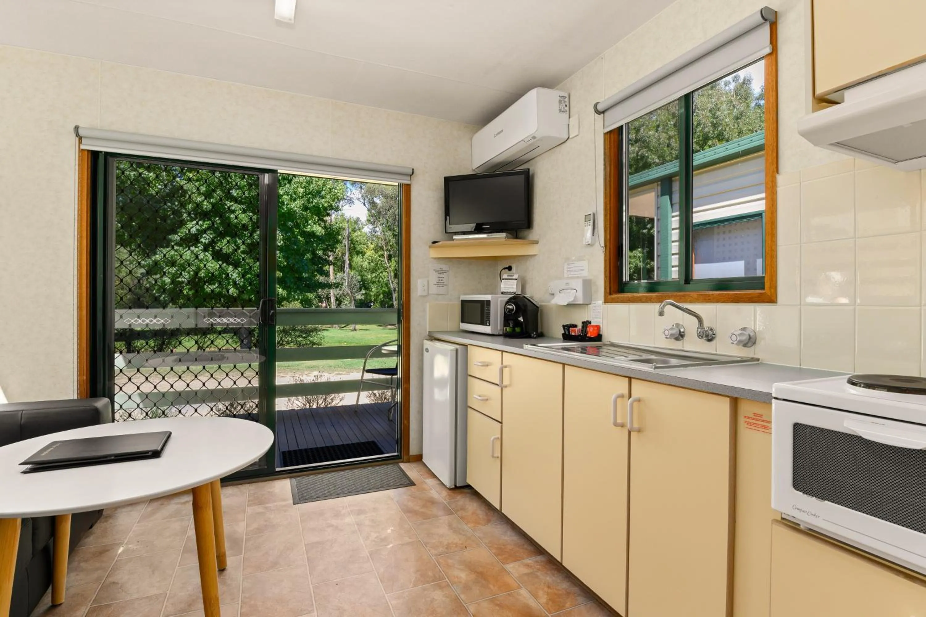 Kitchen or kitchenette in Bright Riverside Holiday Park