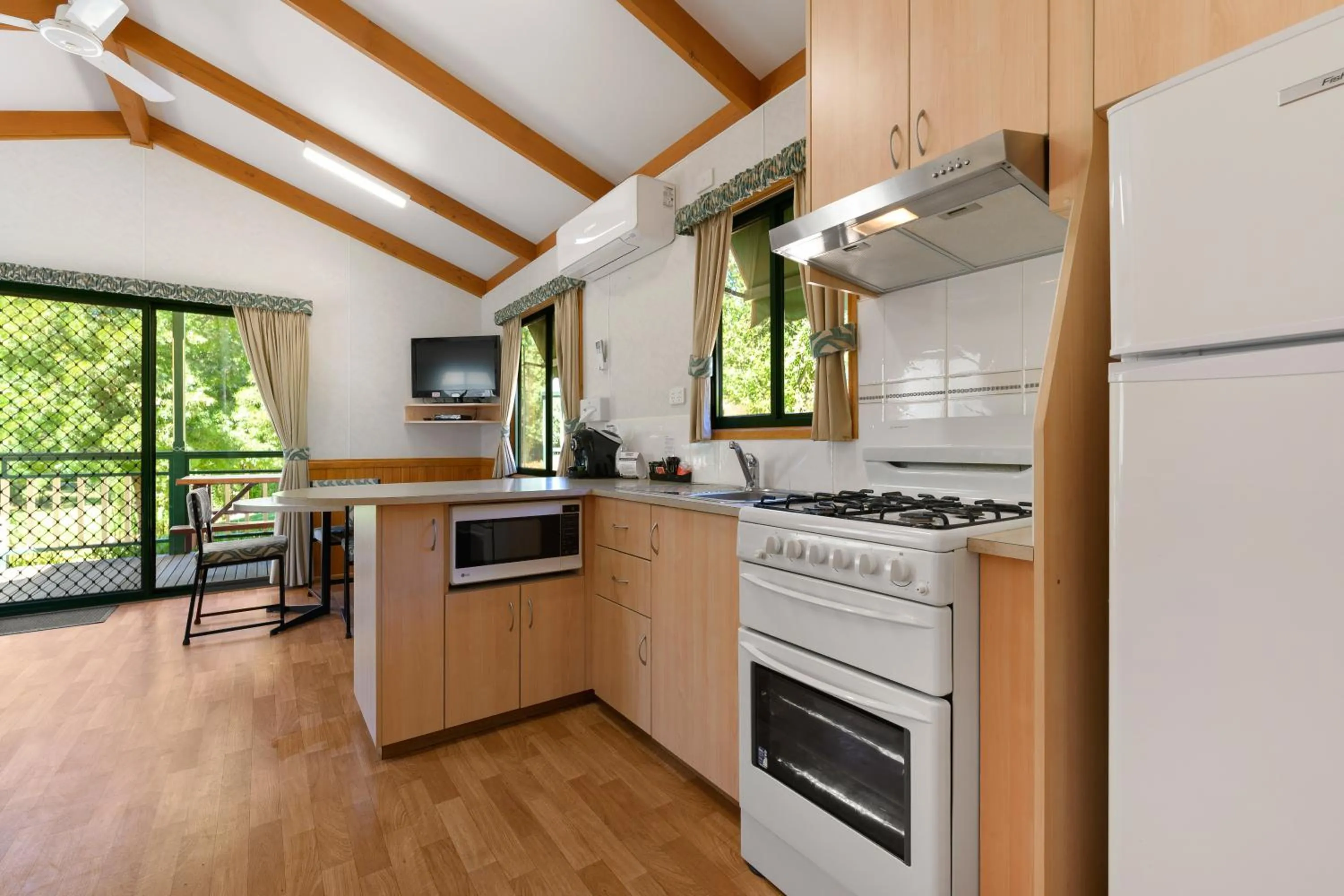 Kitchen or kitchenette in Bright Riverside Holiday Park