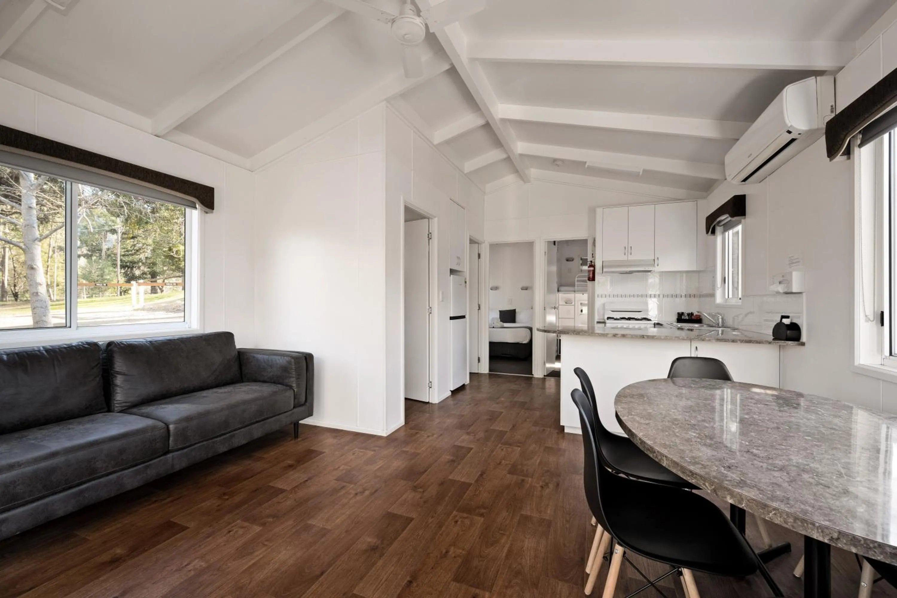 Kitchen or kitchenette in Bright Riverside Holiday Park