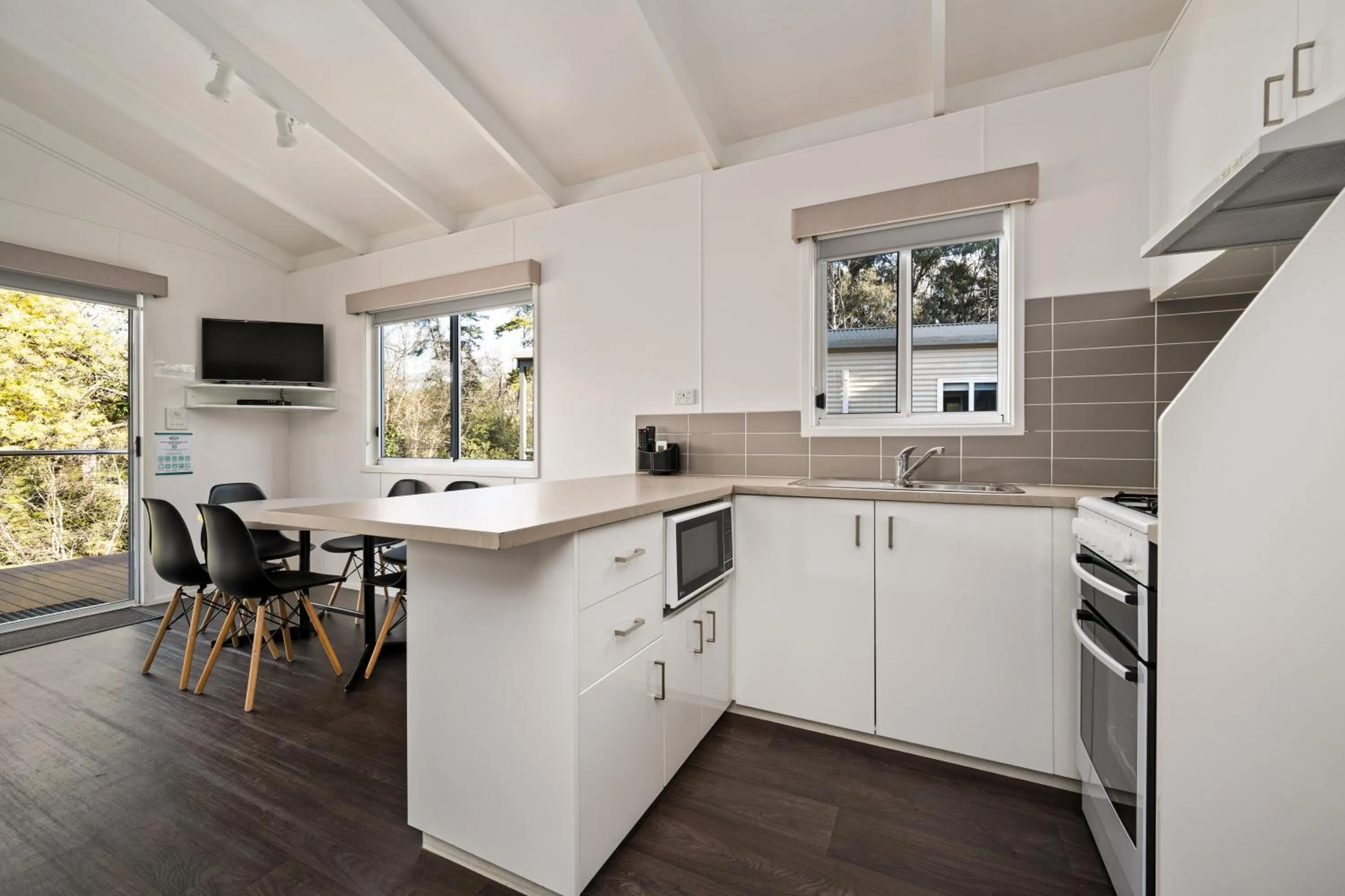 Kitchen or kitchenette in Bright Riverside Holiday Park