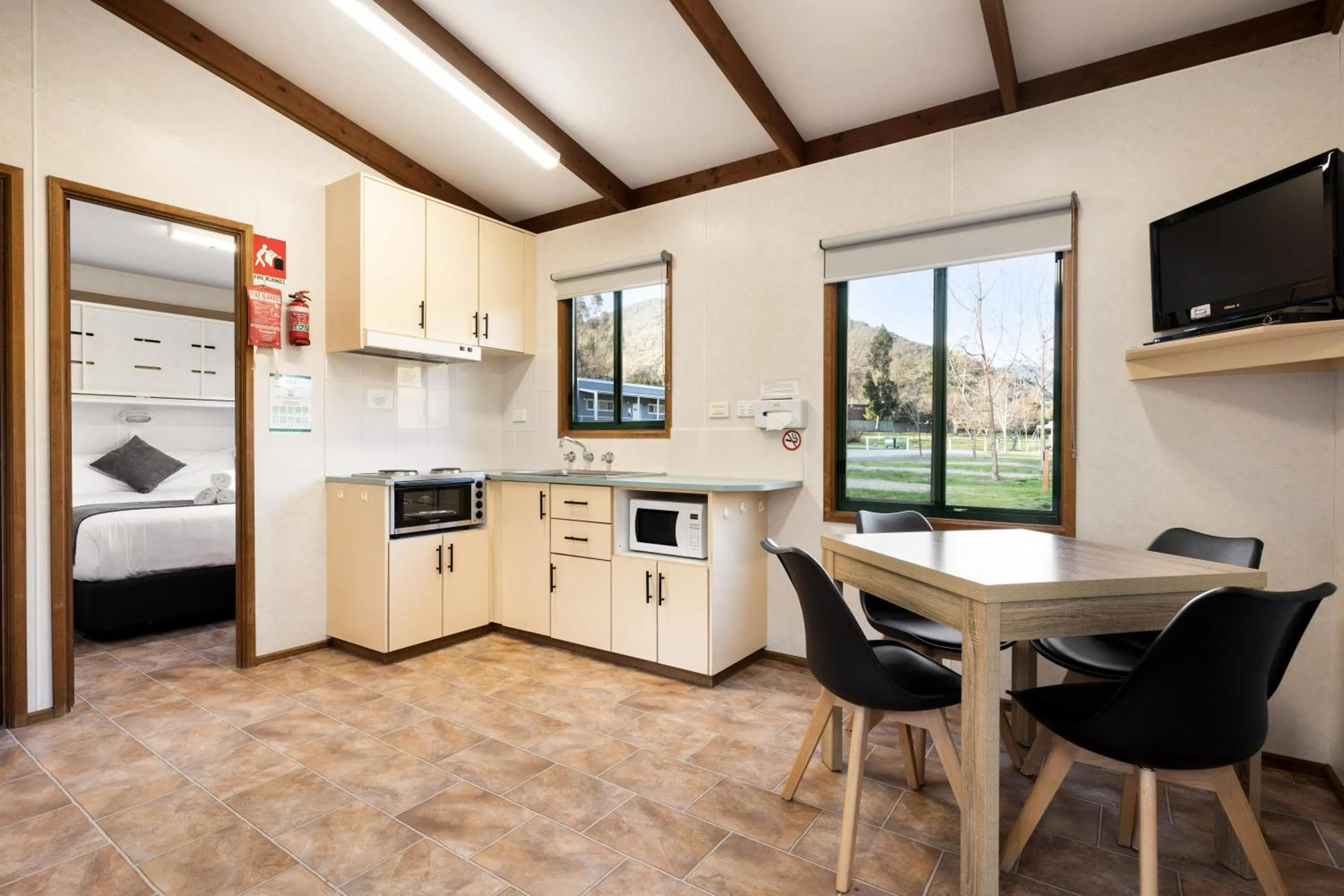 Kitchen or kitchenette in Bright Riverside Holiday Park