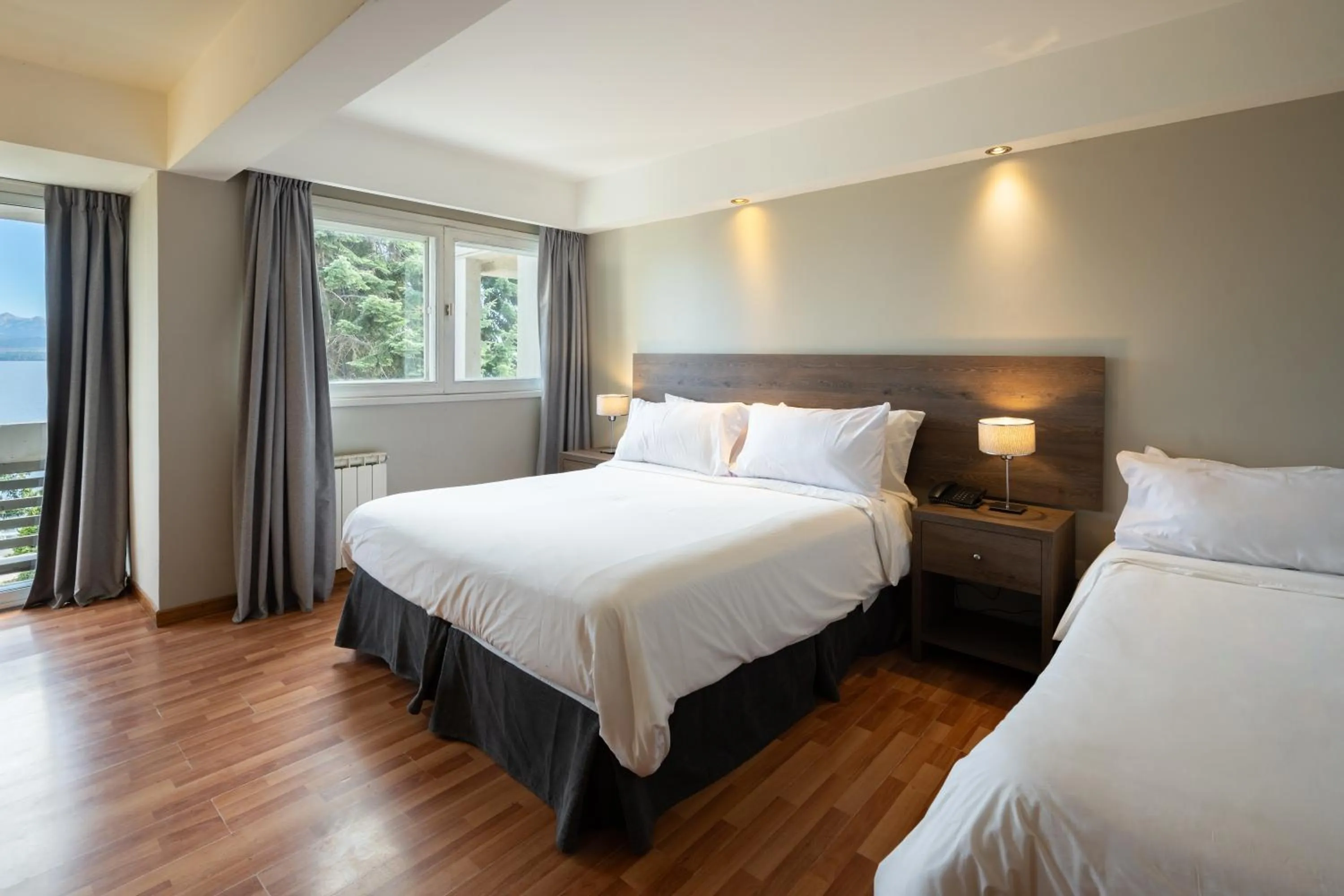 Lake view, Bed in Hotel Alt Interlaken