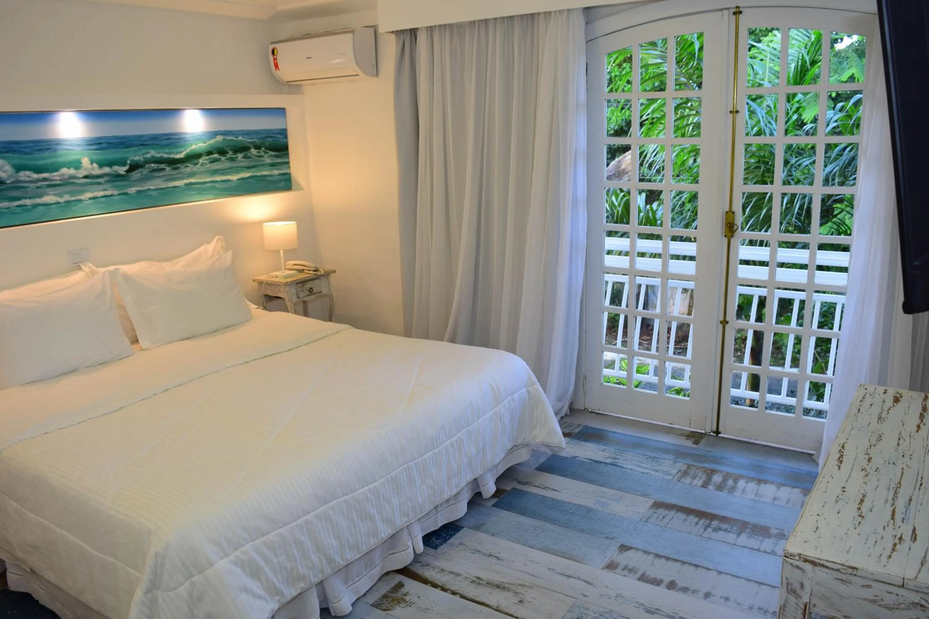 Bedroom, Bed in Auberge de la Langouste