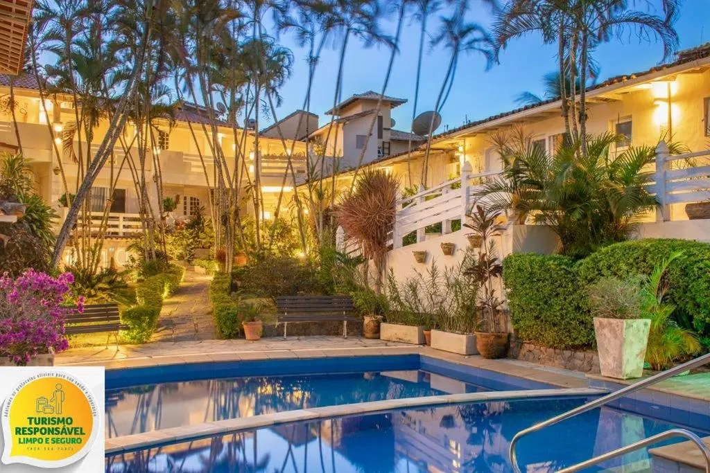 Swimming pool in Auberge de la Langouste